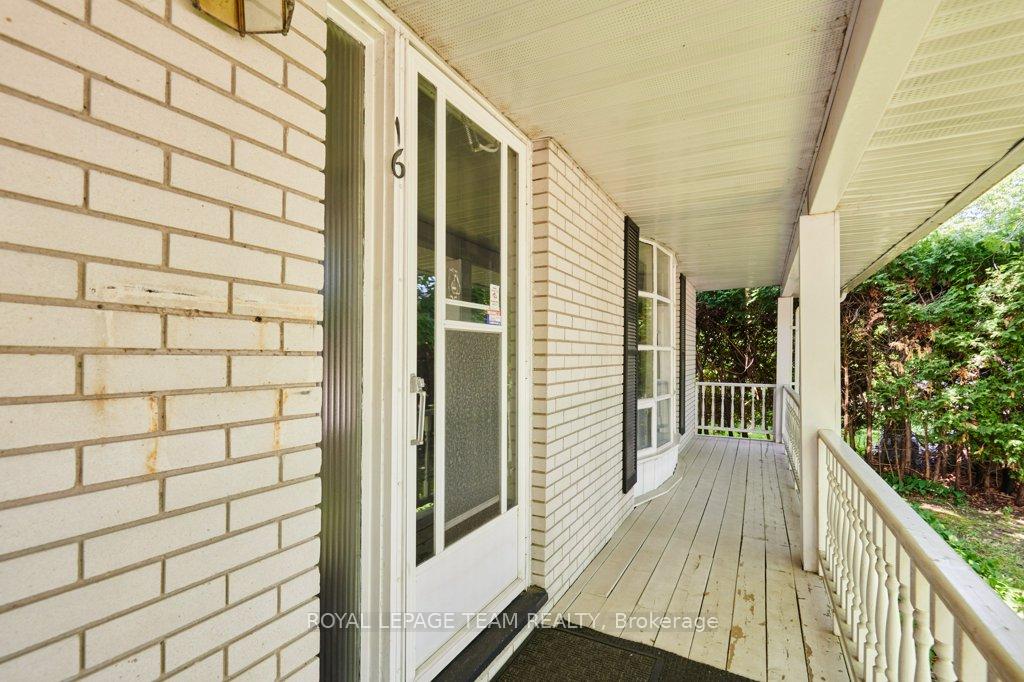 Photo 2 of 16 Keewatin Crescent, Ottawa, Borden Farm/Stewart Farm/Carleton Heights/Parkwood Hills — HOMEH