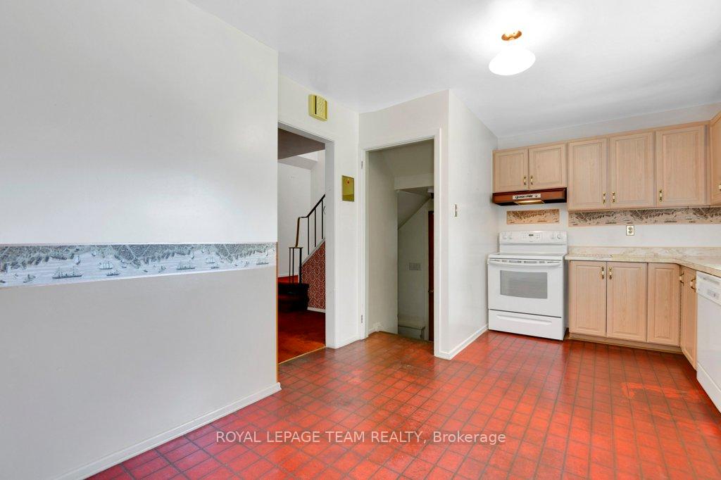 Photo 15 of 16 Keewatin Crescent, Ottawa, Borden Farm/Stewart Farm/Carleton Heights/Parkwood Hills — HOMEH
