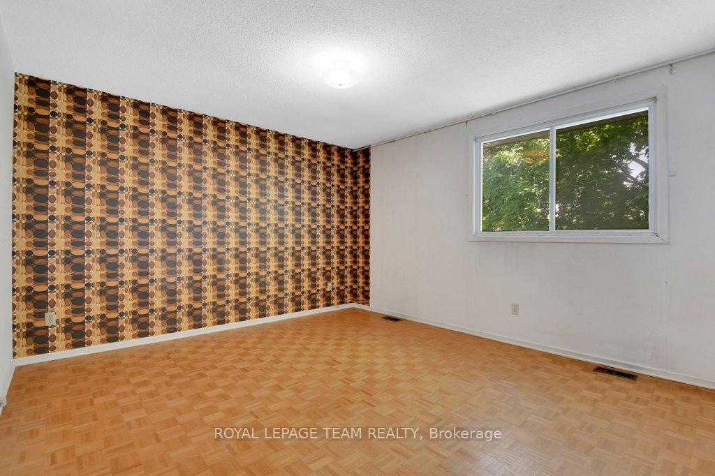 Photo 17 of 16 Keewatin Crescent, Ottawa, Borden Farm/Stewart Farm/Carleton Heights/Parkwood Hills — HOMEH