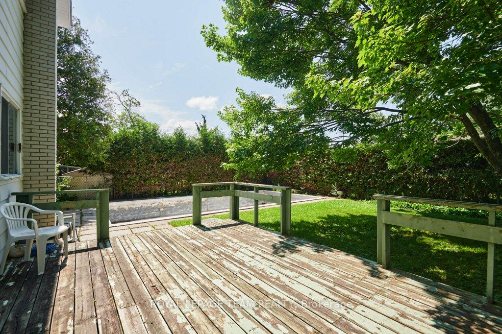 Photo 28 of 16 Keewatin Crescent, Ottawa, Borden Farm/Stewart Farm/Carleton Heights/Parkwood Hills — HOMEH