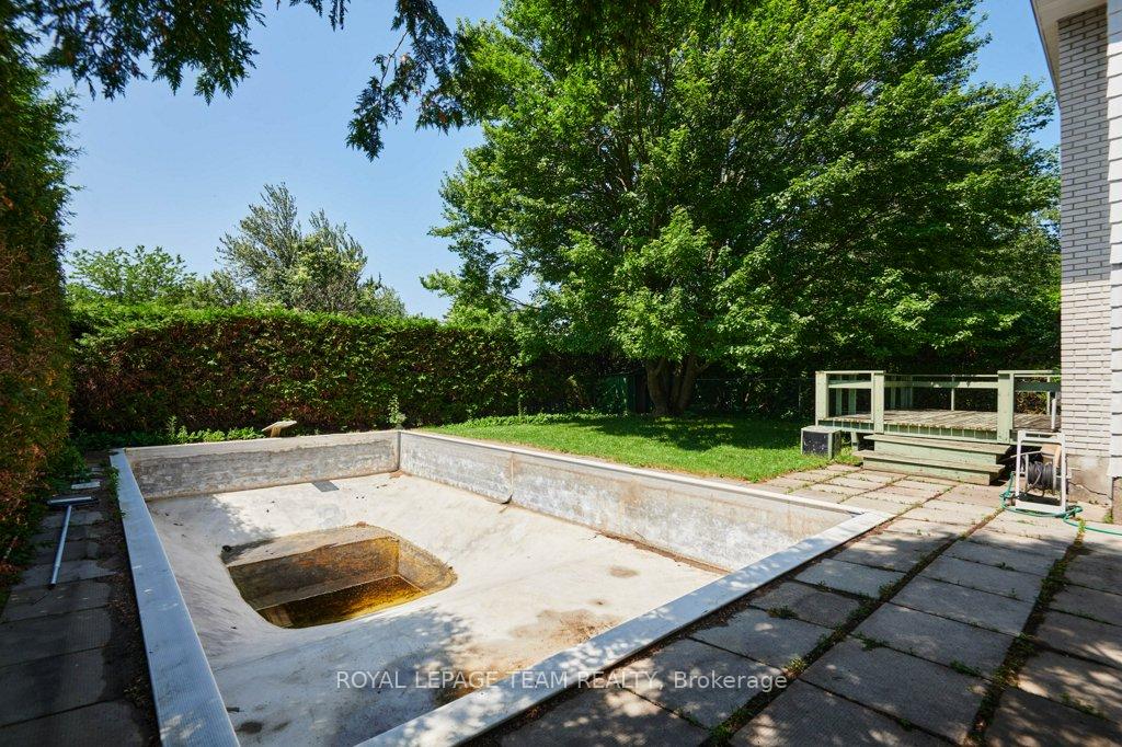 Photo 37 of 16 Keewatin Crescent, Ottawa, Borden Farm/Stewart Farm/Carleton Heights/Parkwood Hills — HOMEH
