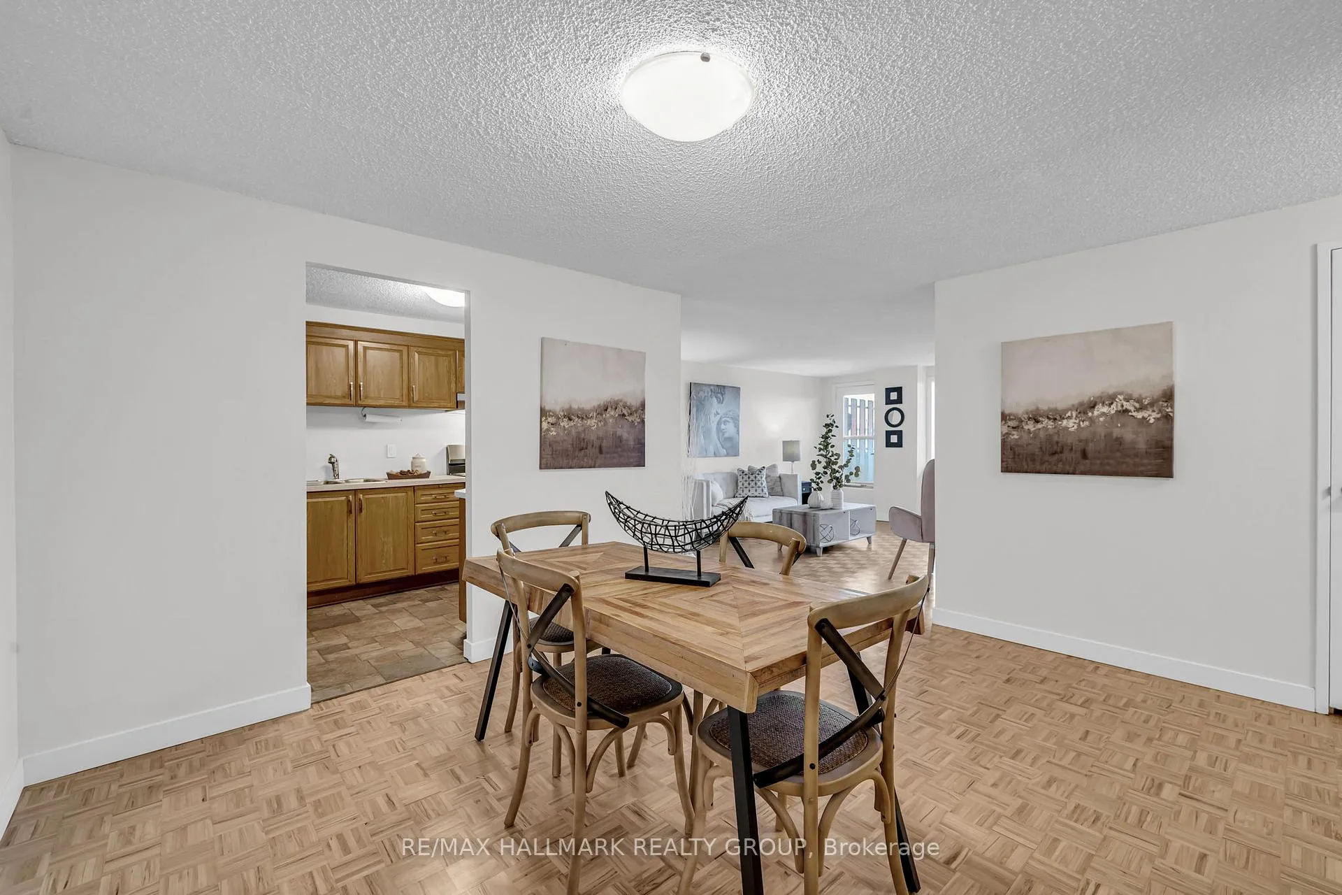 Photo 3 of Unit 1906, 158B Mcarthur Avenue, Ottawa, Vanier — HOMEH