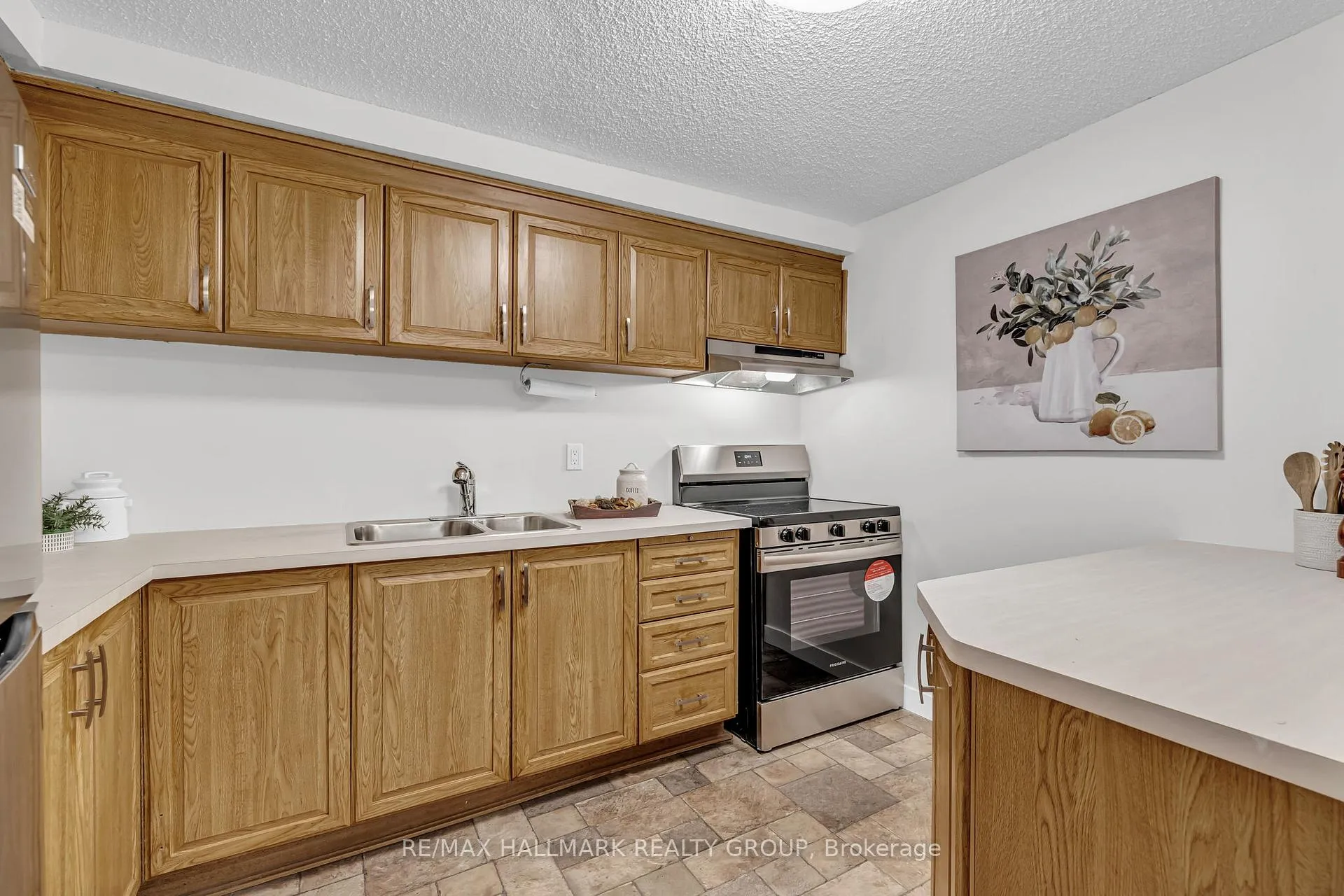 Photo 6 of Unit 1906, 158B Mcarthur Avenue, Ottawa, Vanier — HOMEH