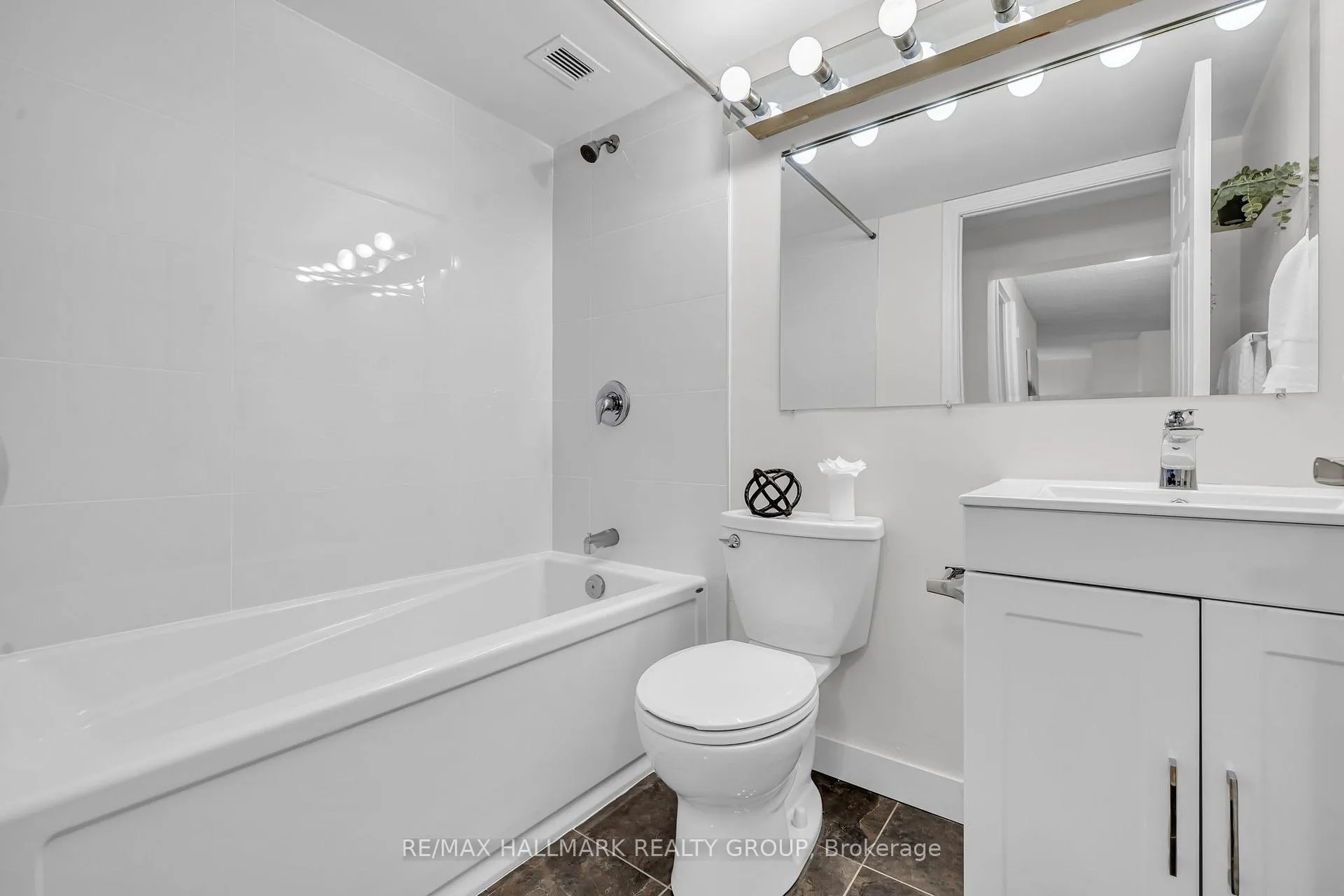 Photo 18 of Unit 1906, 158B Mcarthur Avenue, Ottawa, Vanier — HOMEH