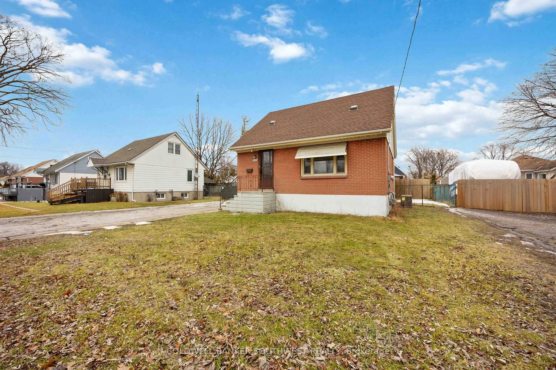 Photo 2 of 478 Indian Road N, Sarnia — HOMEH
