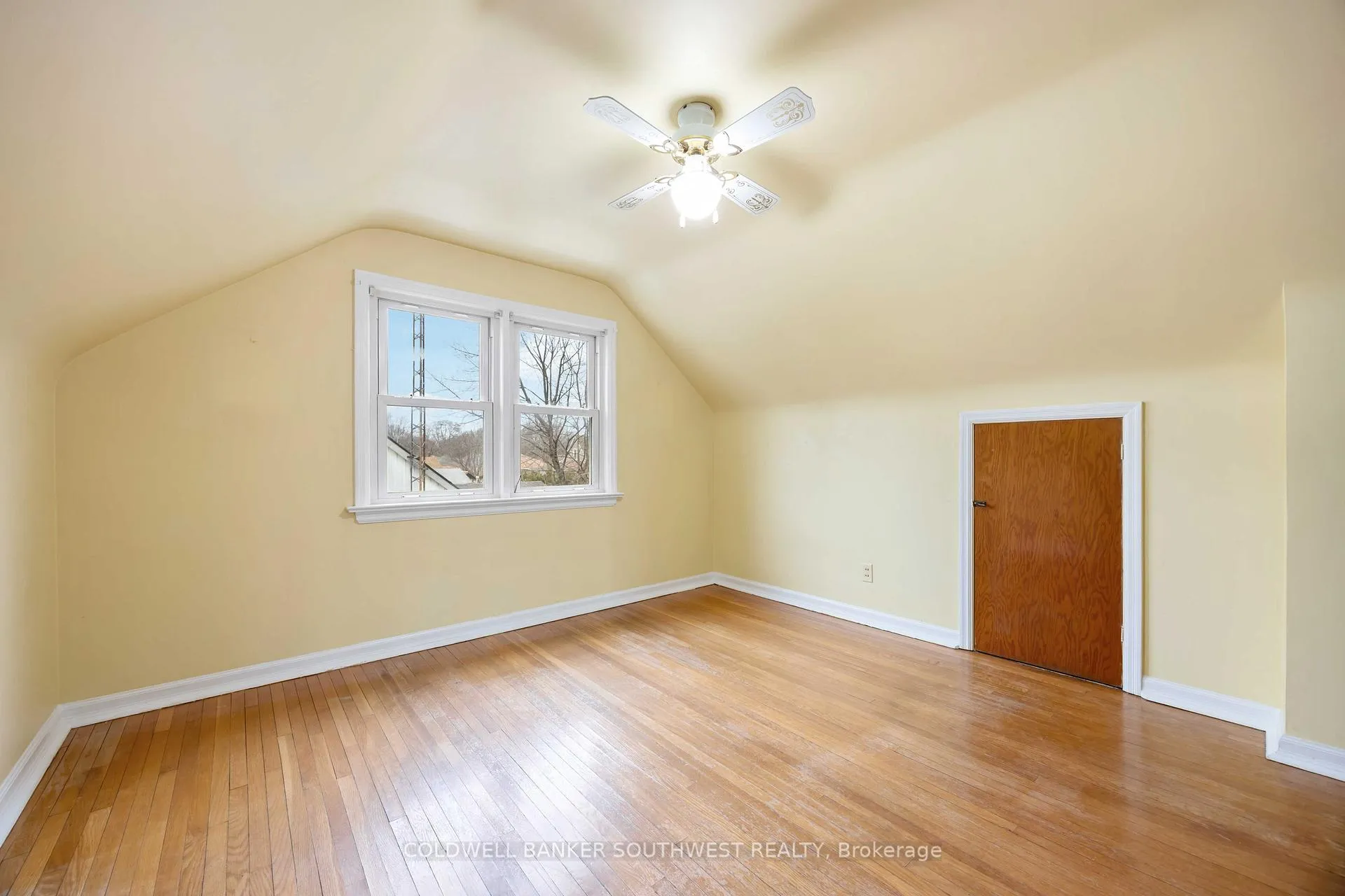 Photo 14 of 478 Indian Road N, Sarnia — HOMEH
