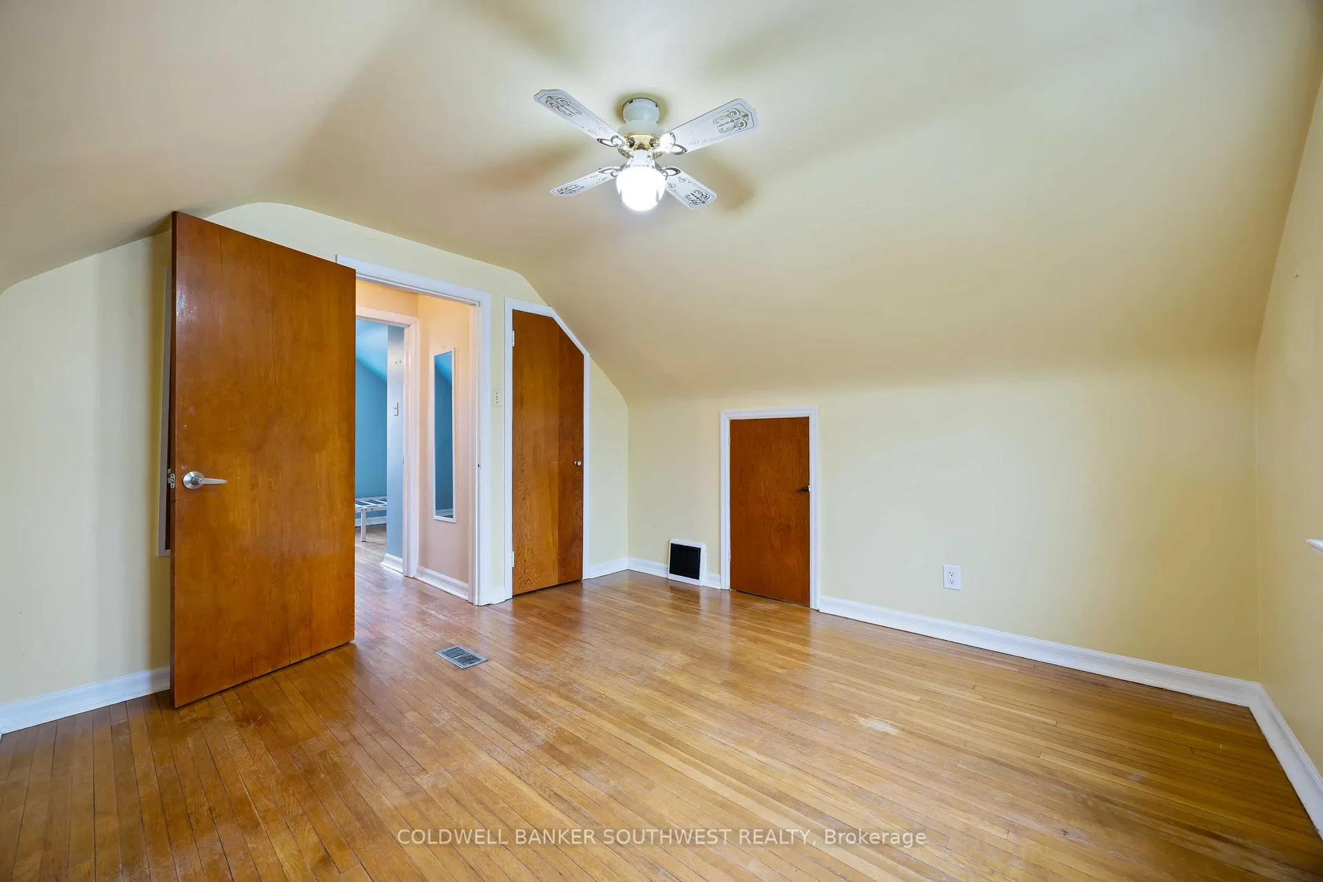 Photo 15 of 478 Indian Road N, Sarnia — HOMEH