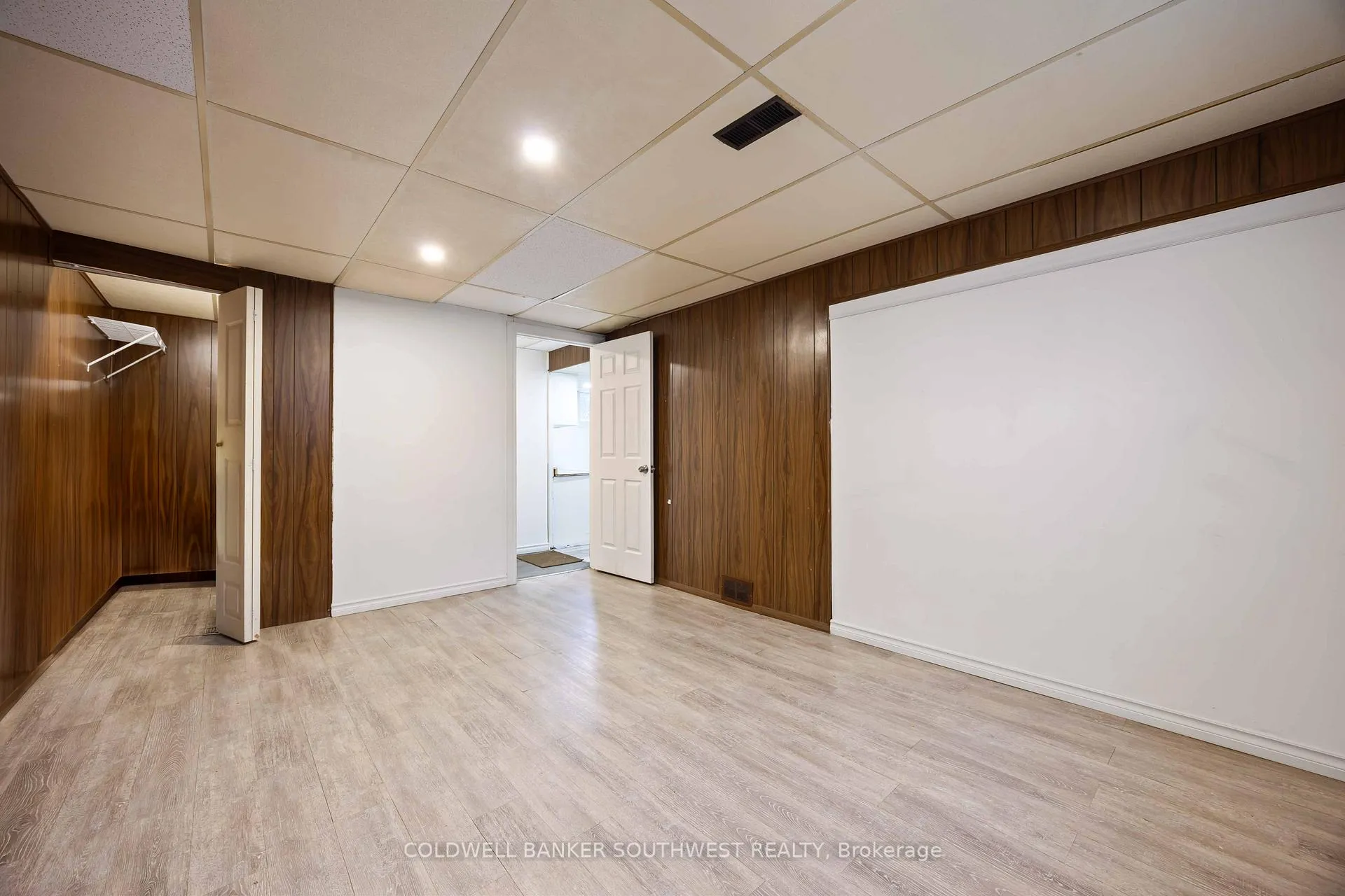 Photo 17 of 478 Indian Road N, Sarnia — HOMEH