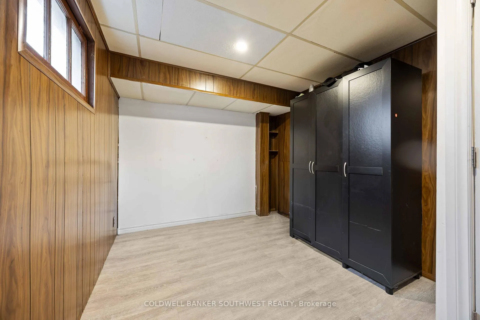 Photo 19 of 478 Indian Road N, Sarnia — HOMEH