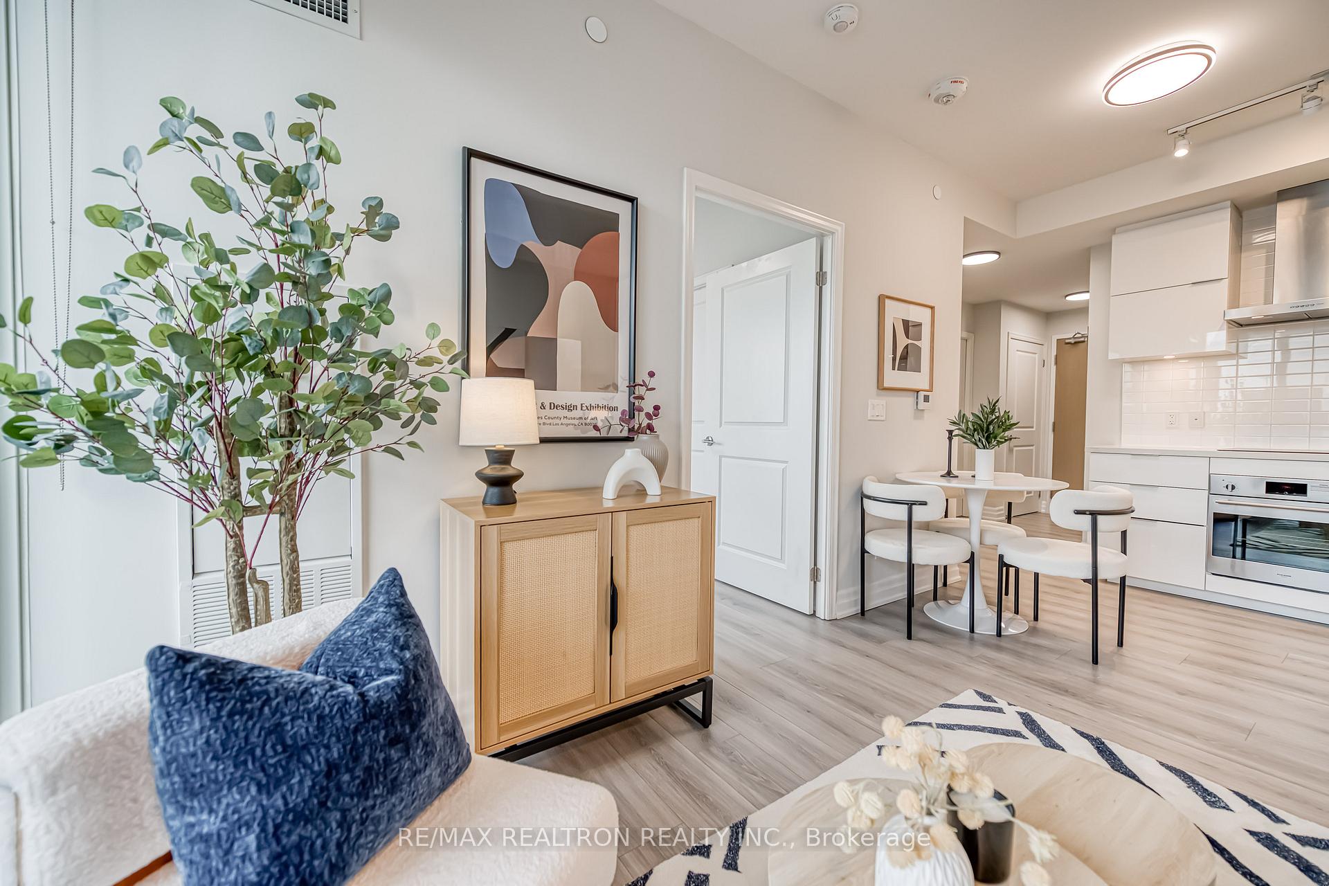 Photo 5 of Unit B716, 8 Rouge Valley Drive W, Markham, Unionville — HOMEH