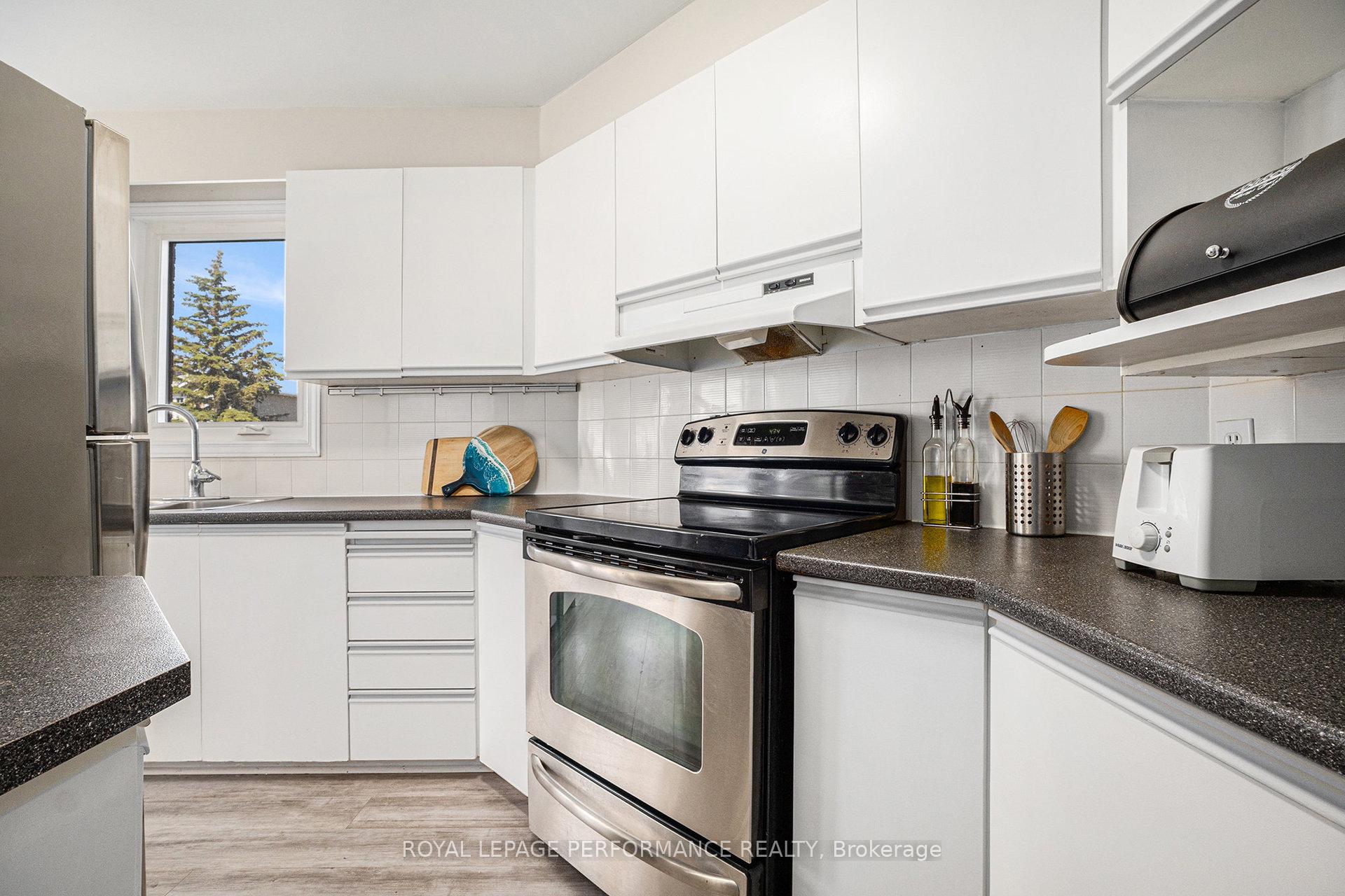 Photo 11 of 6074 Red Willow Drive, Ottawa, Chapel Hill — HOMEH