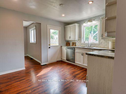 Photo 8 of 346 Hickling Trail, Barrie, Grove East — HOMEH