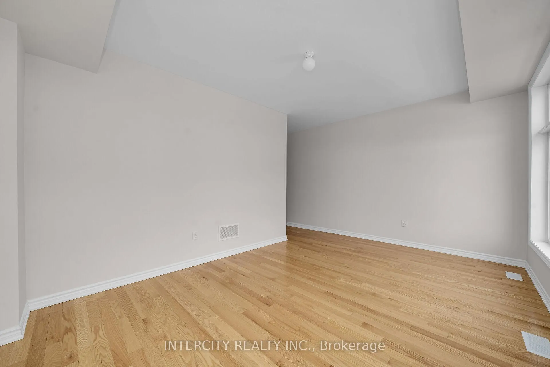 Photo 17 of 79 Divadale Road, Vaughan, Elder Mills — HOMEH