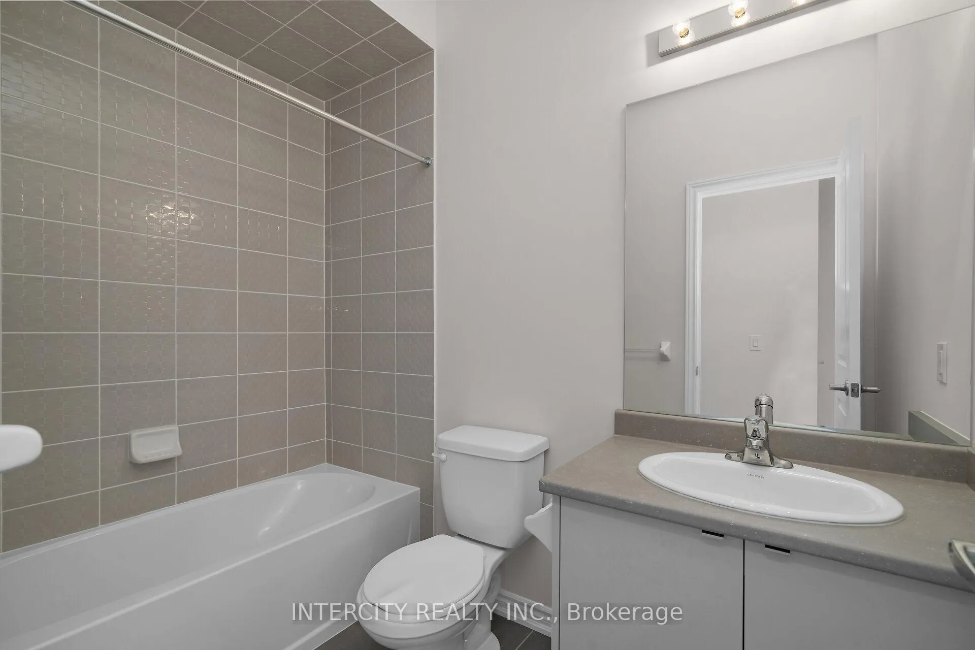 Photo 32 of 79 Divadale Road, Vaughan, Elder Mills — HOMEH