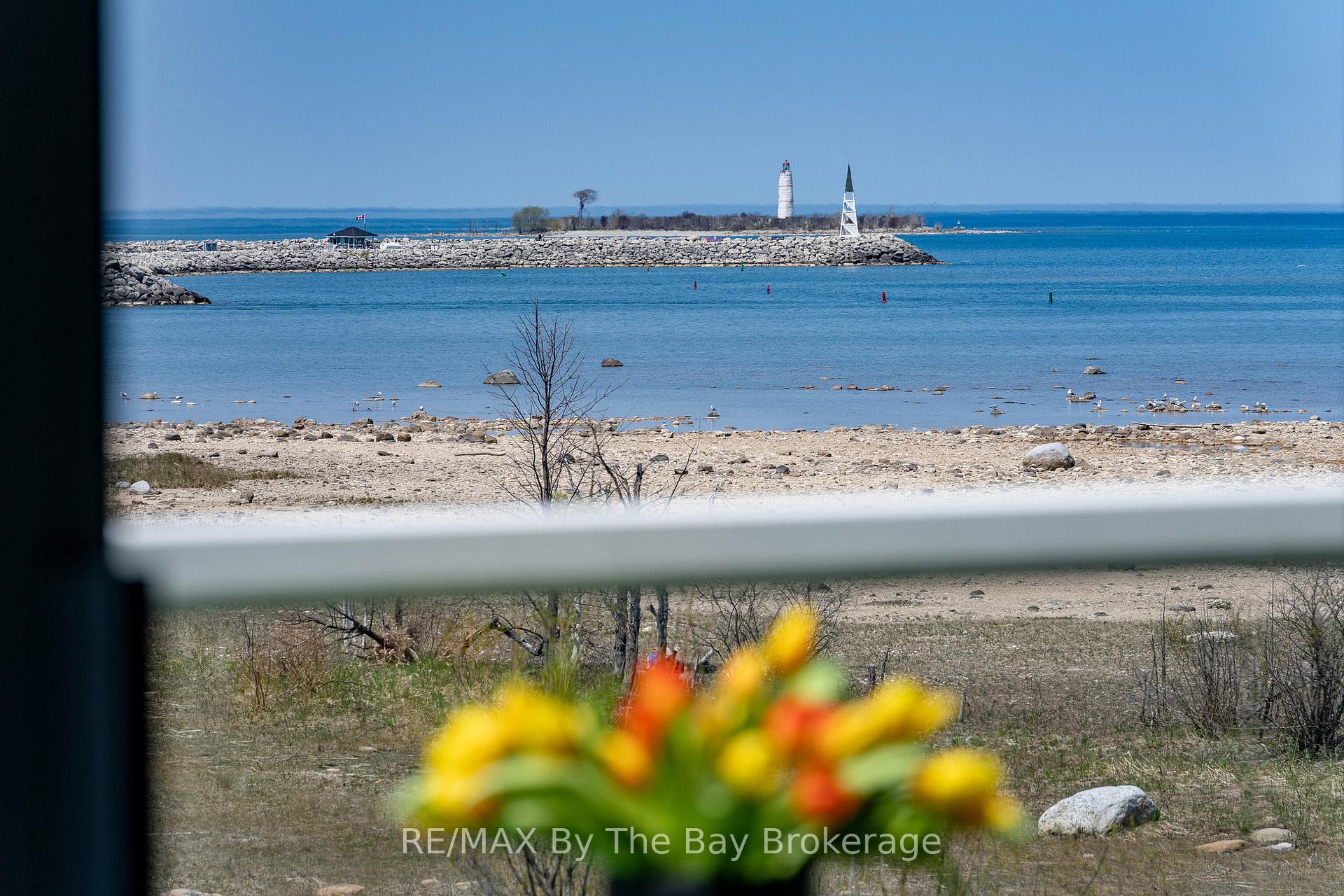 Photo 3 of 40 Cranberry Surf, Collingwood — HOMEH