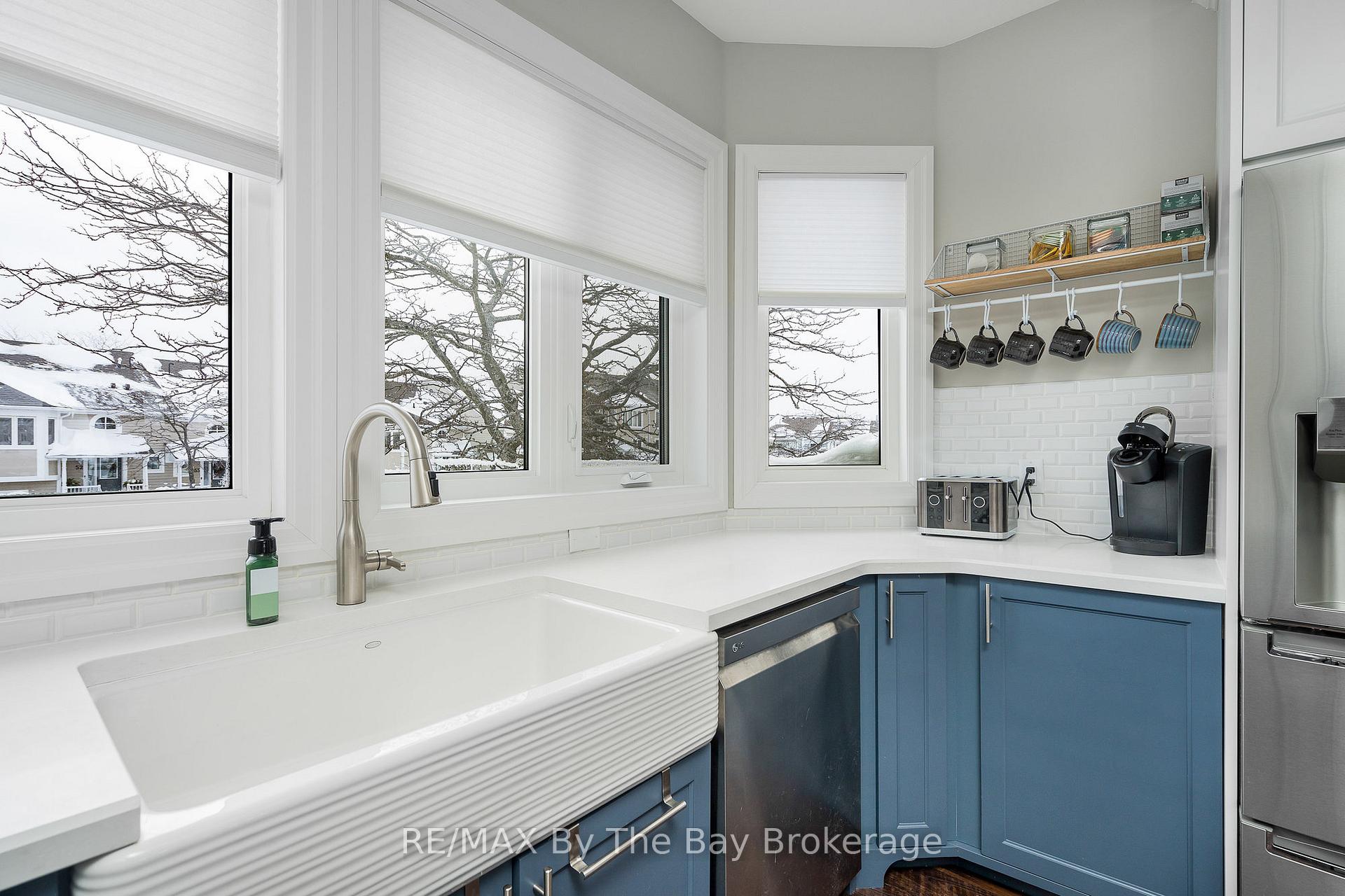 Photo 11 of 40 Cranberry Surf, Collingwood — HOMEH
