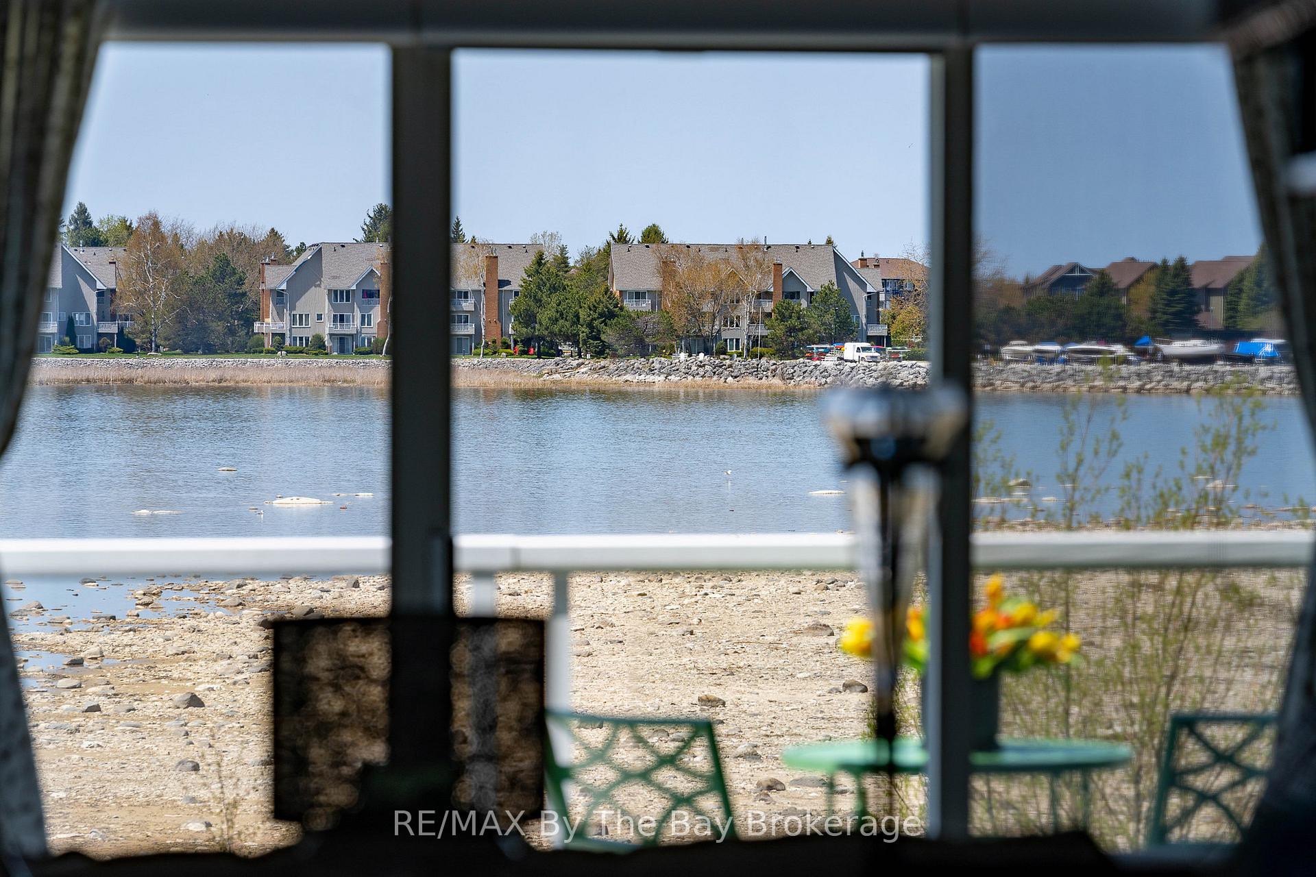 Photo 17 of 40 Cranberry Surf, Collingwood — HOMEH