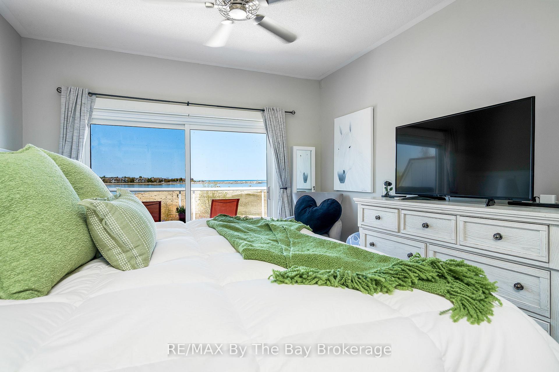 Photo 25 of 40 Cranberry Surf, Collingwood — HOMEH