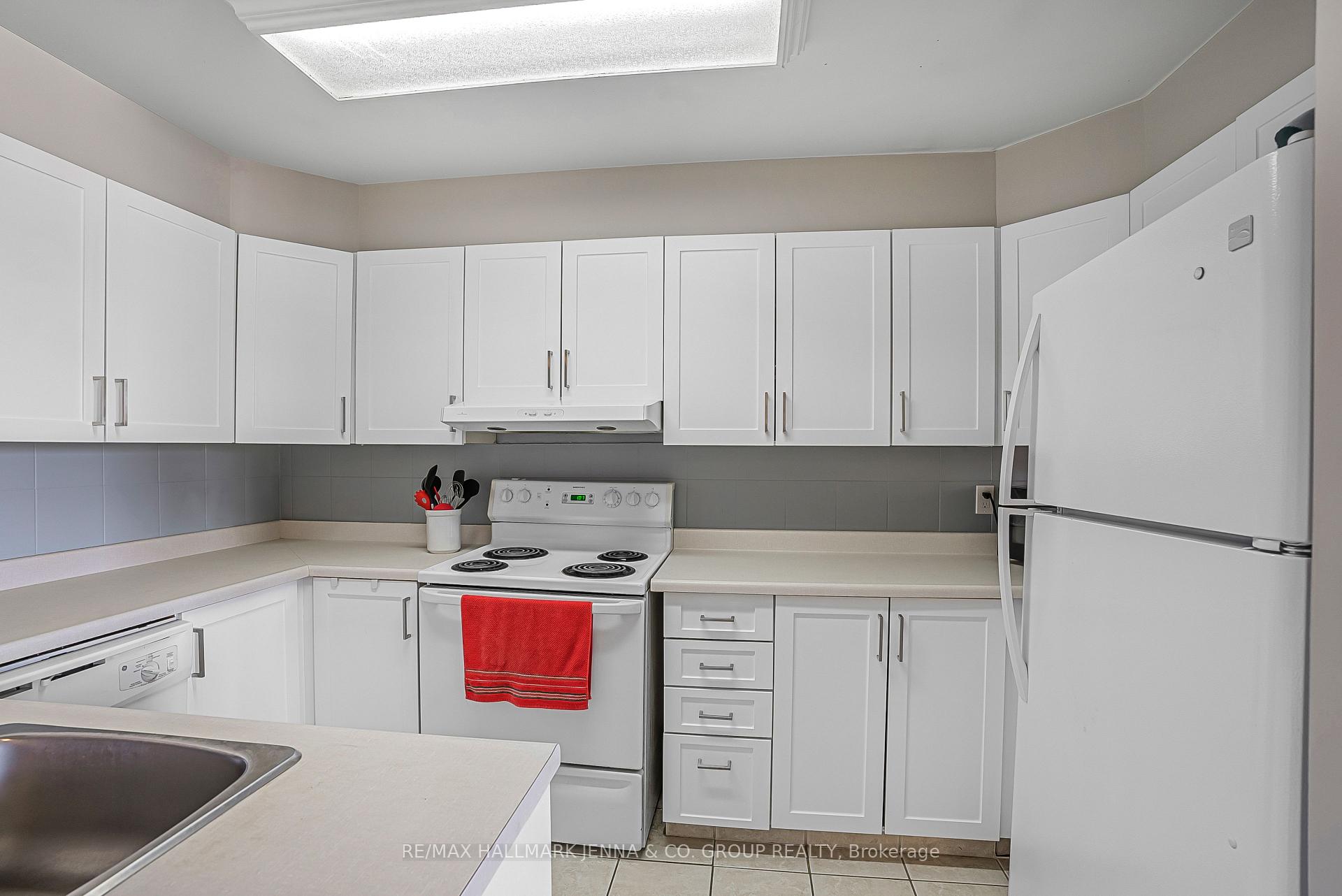 Photo 4 of Unit 207, 1760 Cabaret Lane, Ottawa, Fallingbrook/Pineridge — HOMEH
