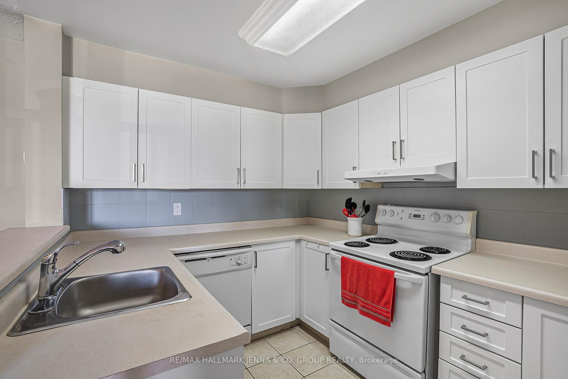 Photo 5 of Unit 207, 1760 Cabaret Lane, Ottawa, Fallingbrook/Pineridge — HOMEH