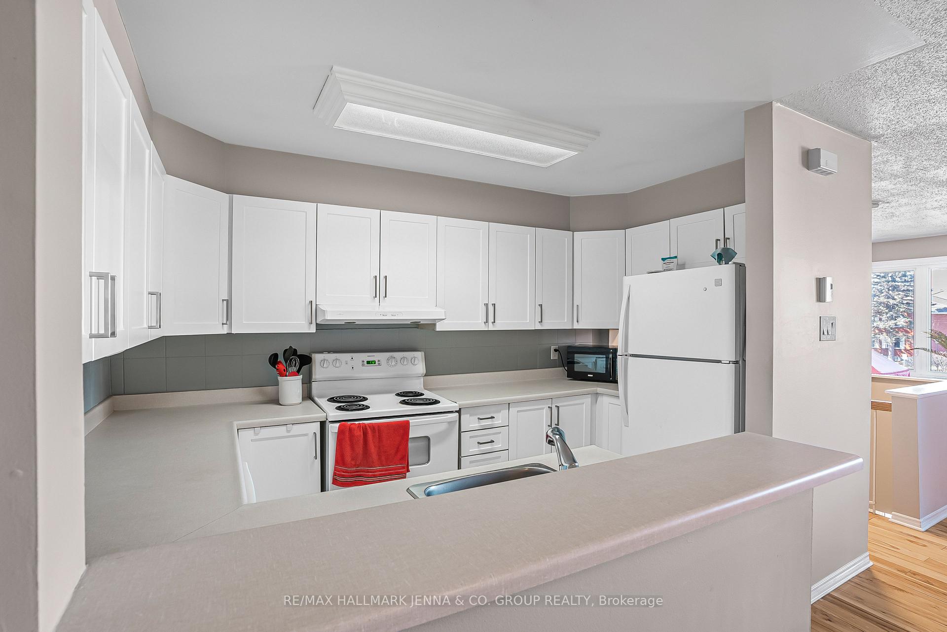 Photo 7 of Unit 207, 1760 Cabaret Lane, Ottawa, Fallingbrook/Pineridge — HOMEH