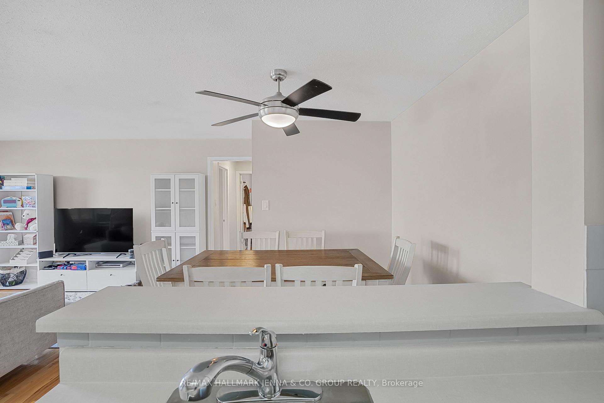 Photo 10 of Unit 207, 1760 Cabaret Lane, Ottawa, Fallingbrook/Pineridge — HOMEH