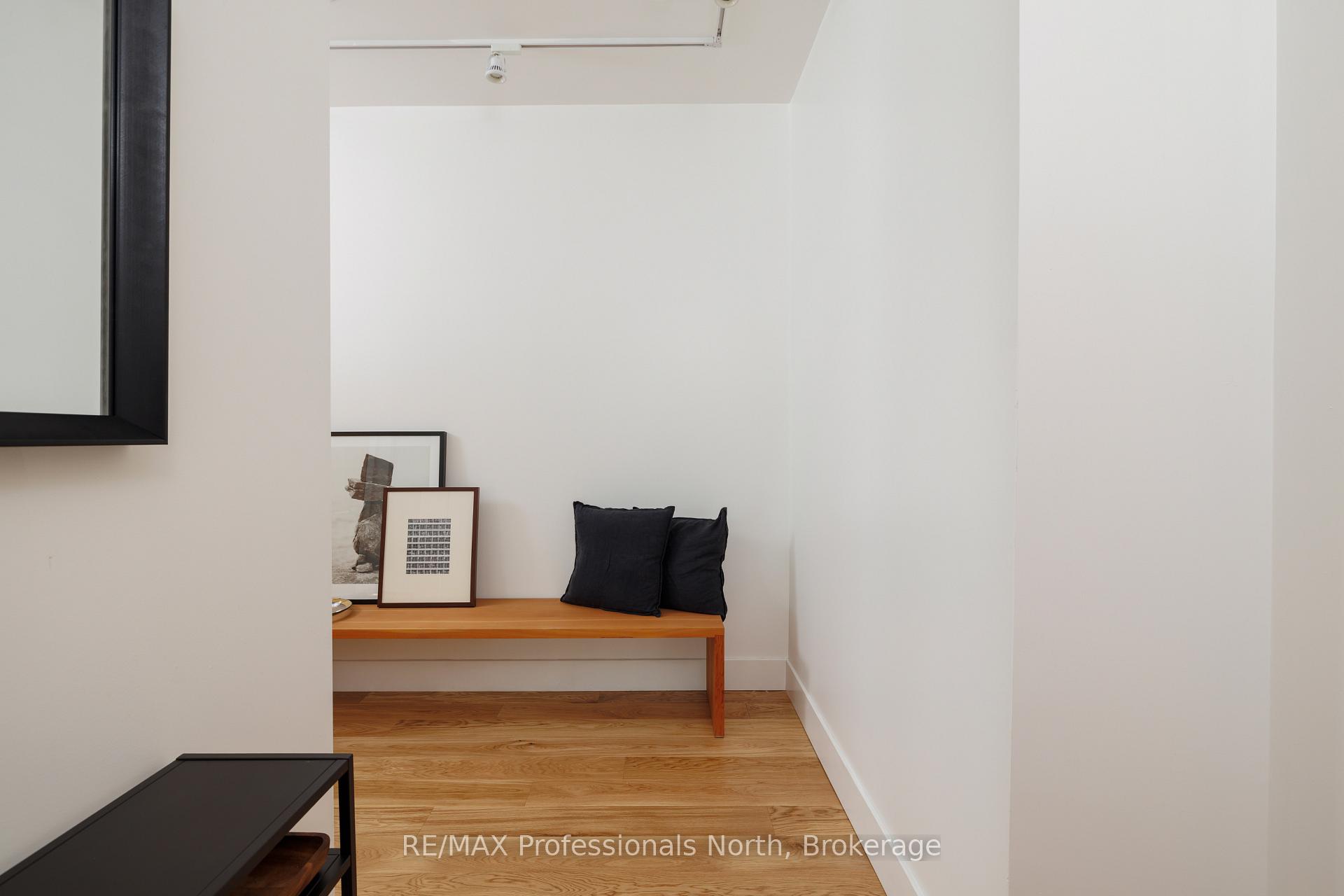 Photo 5 of Unit 404, 562 Eglinton Avenue E, Toronto, Mount Pleasant East — HOMEH