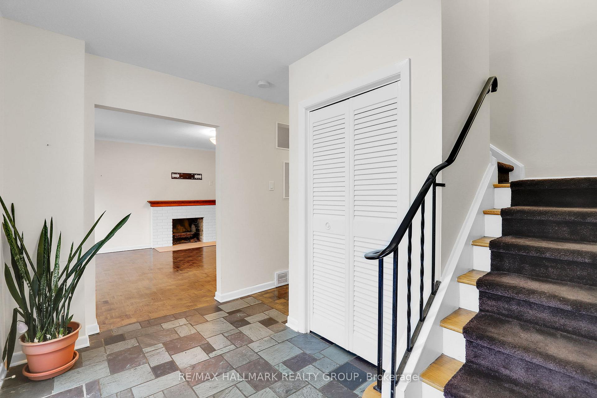 Photo 2 of 436 Mansfield Avenue, Ottawa, Woodroffe — HOMEH