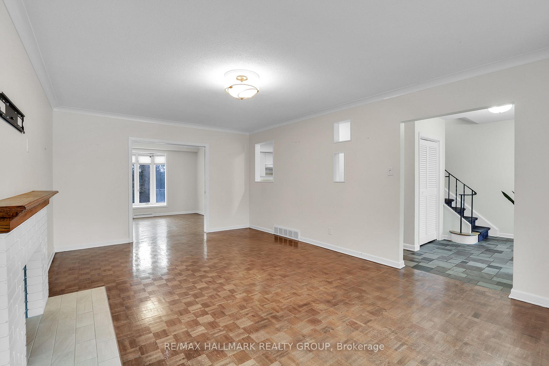Photo 3 of 436 Mansfield Avenue, Ottawa, Woodroffe — HOMEH