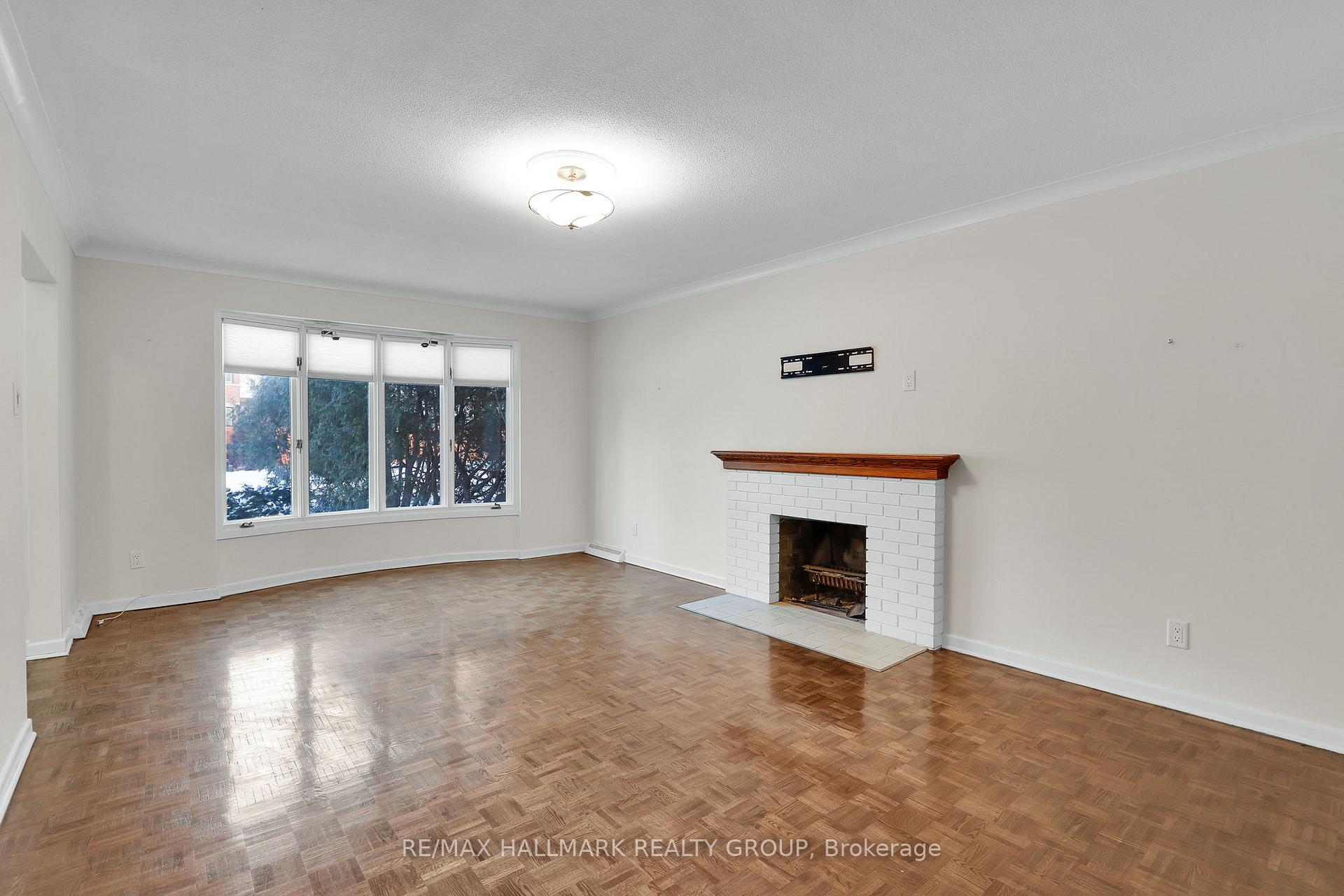 Photo 5 of 436 Mansfield Avenue, Ottawa, Woodroffe — HOMEH