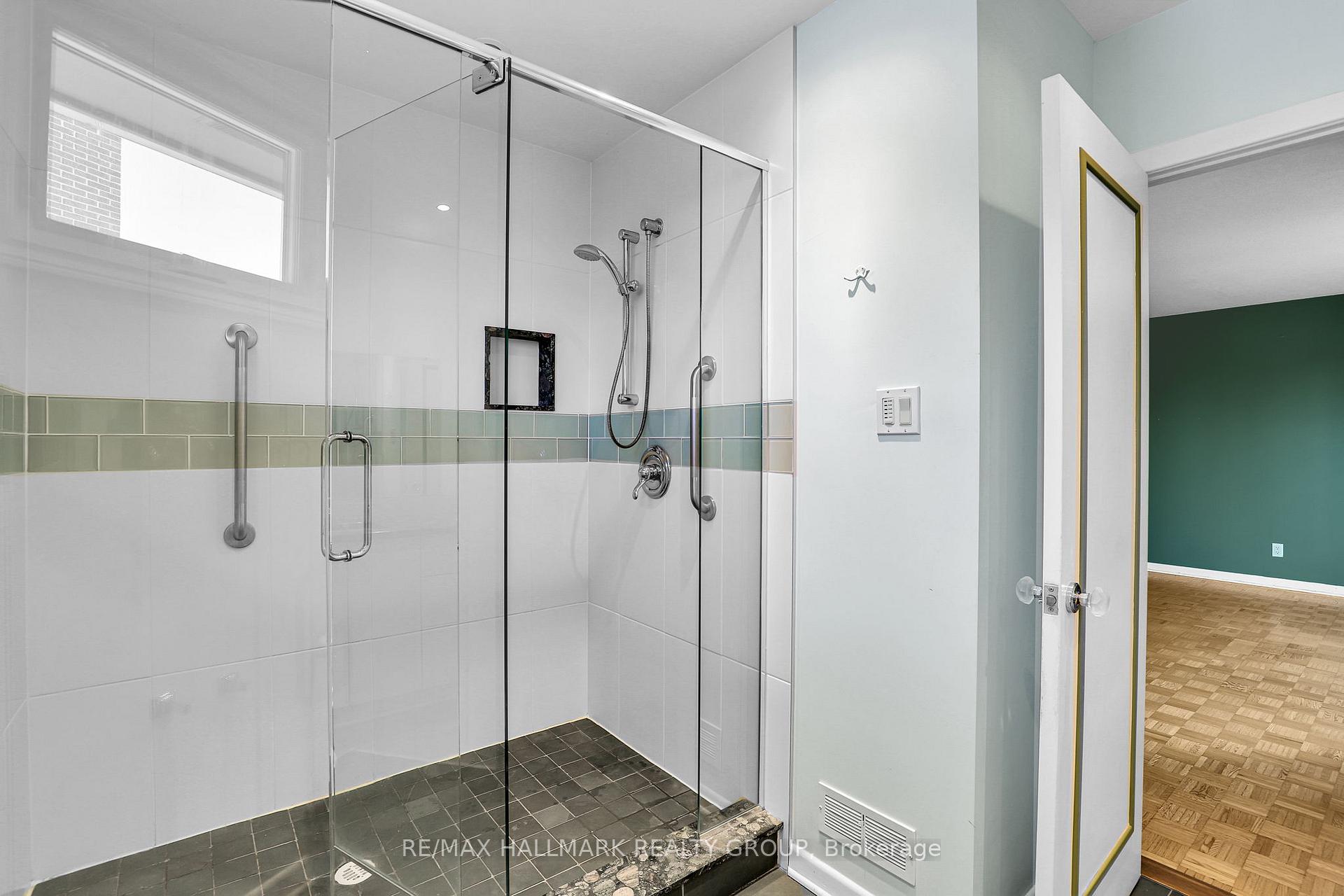 Photo 15 of 436 Mansfield Avenue, Ottawa, Woodroffe — HOMEH