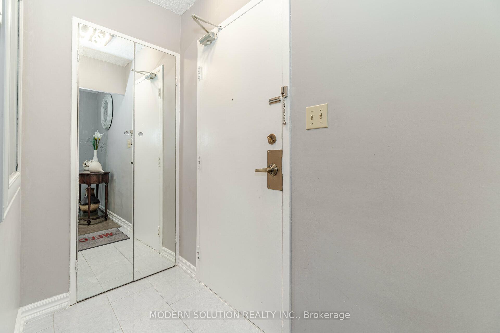 Photo 5 of Unit 106, 20 Edgecliffe Golfway, Toronto, Flemingdon Park — HOMEH