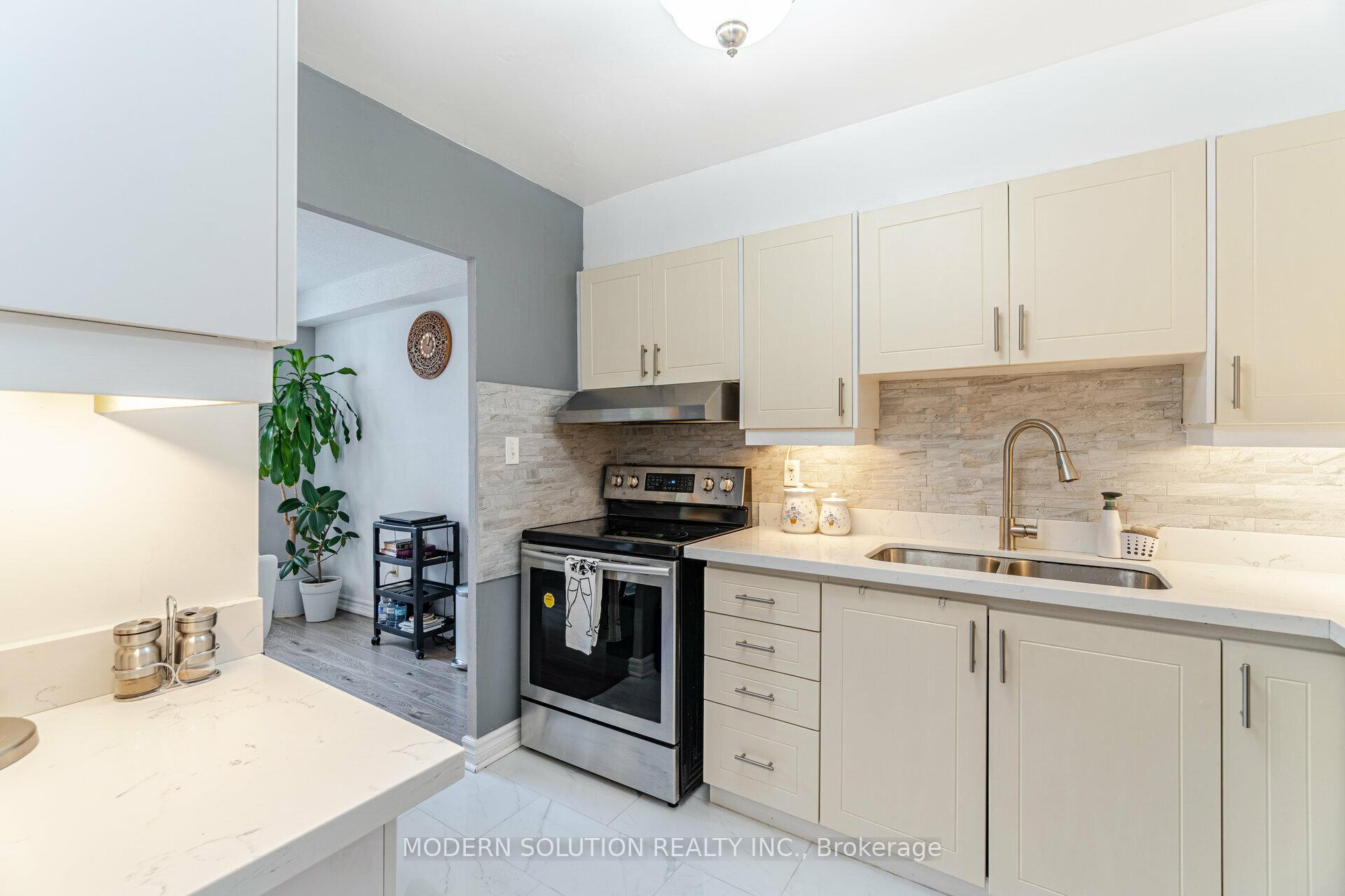 Photo 7 of Unit 106, 20 Edgecliffe Golfway, Toronto, Flemingdon Park — HOMEH
