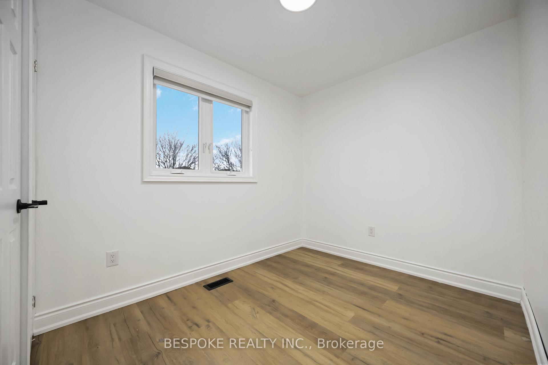 Photo 17 of 13 John Walter Crescent, Clarington, Courtice — HOMEH