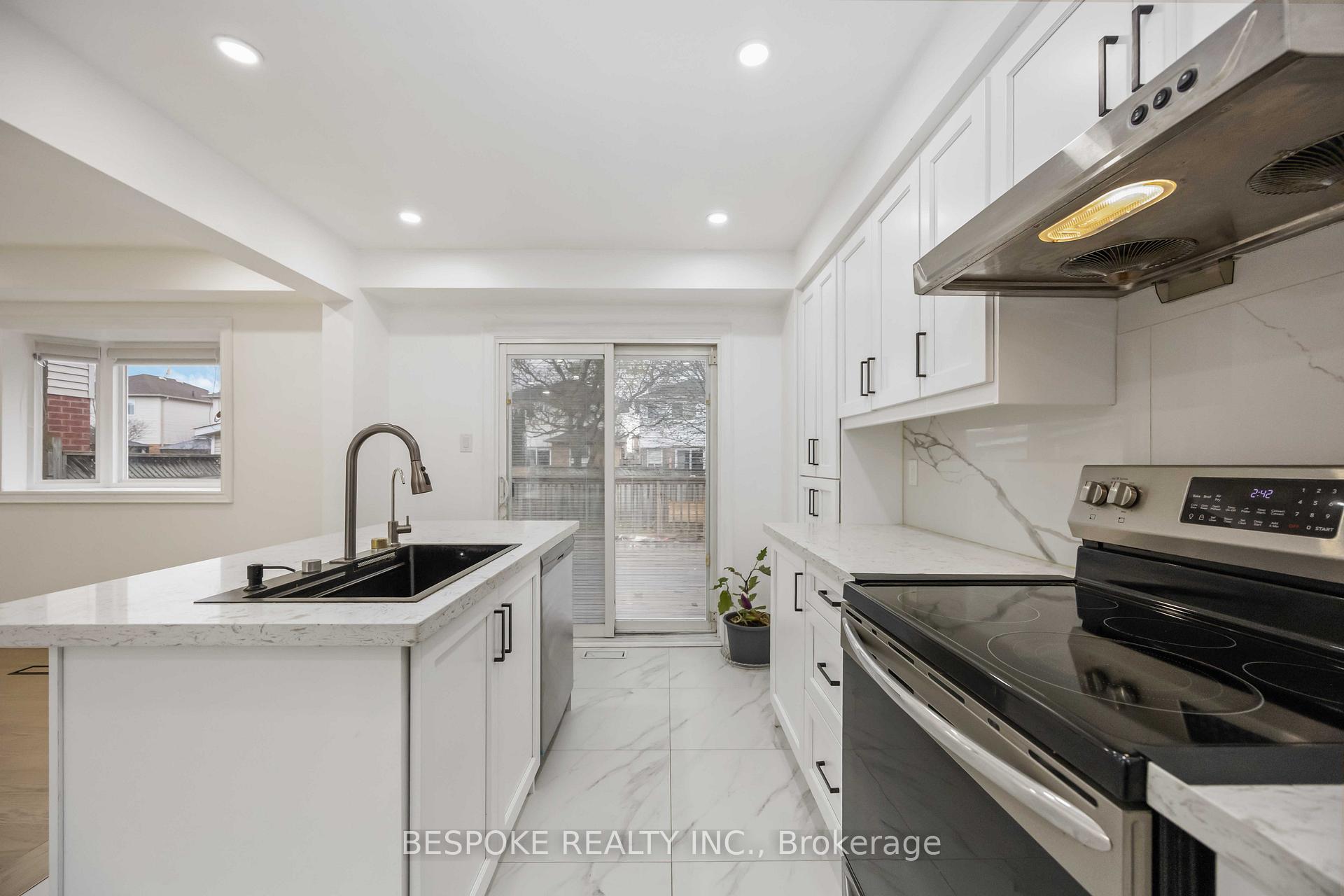 Photo 36 of 13 John Walter Crescent, Clarington, Courtice — HOMEH