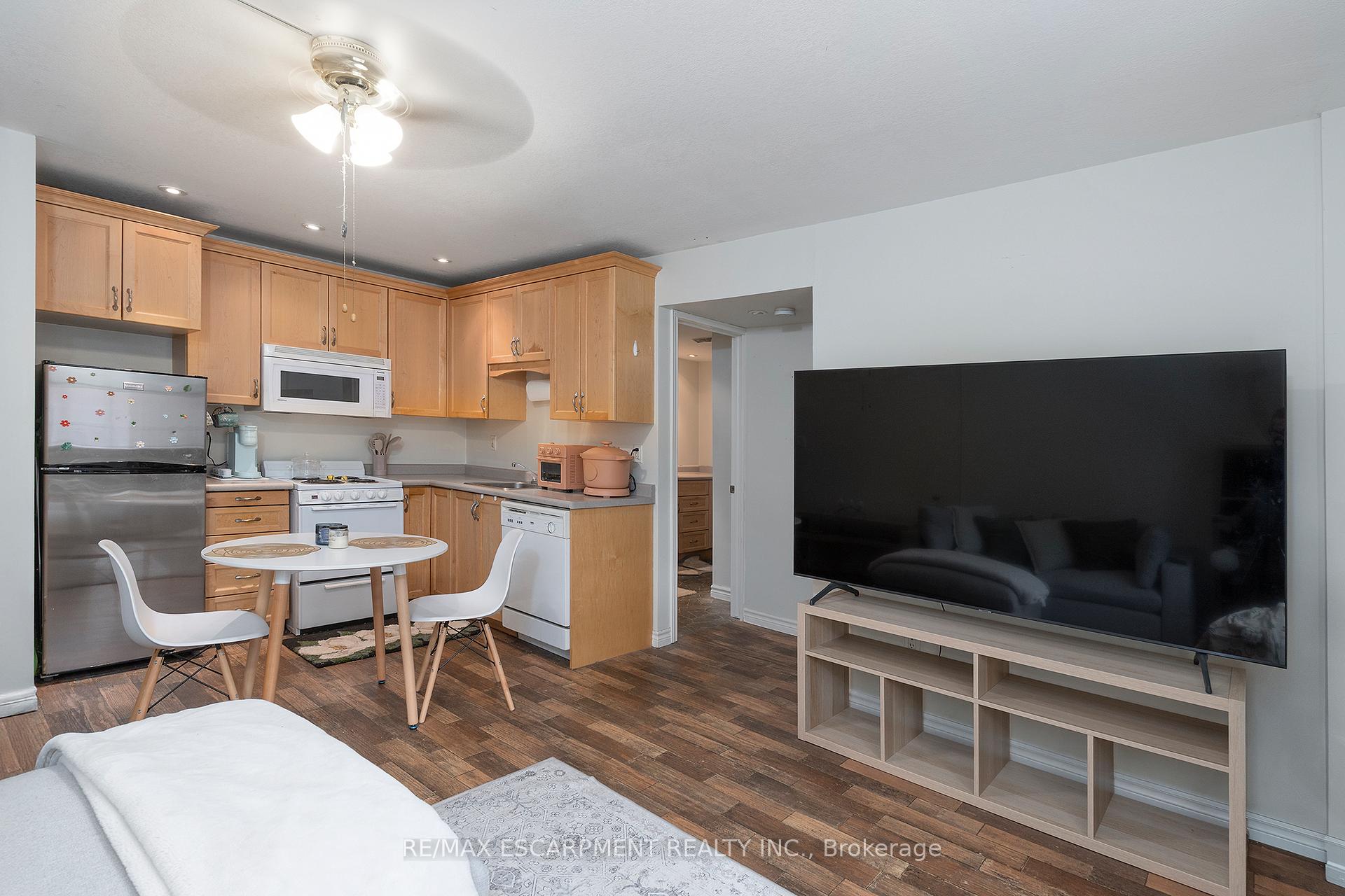 Photo 4 of Unit 14, 1759 King Street E, Hamilton, Bartonville — HOMEH