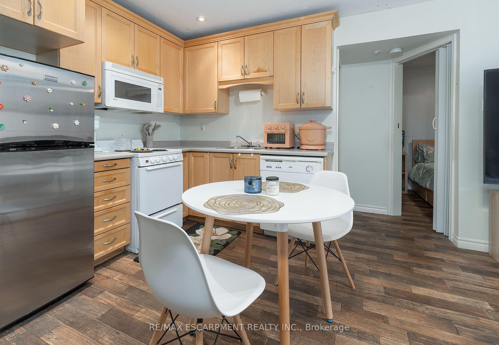 Photo 6 of Unit 14, 1759 King Street E, Hamilton, Bartonville — HOMEH