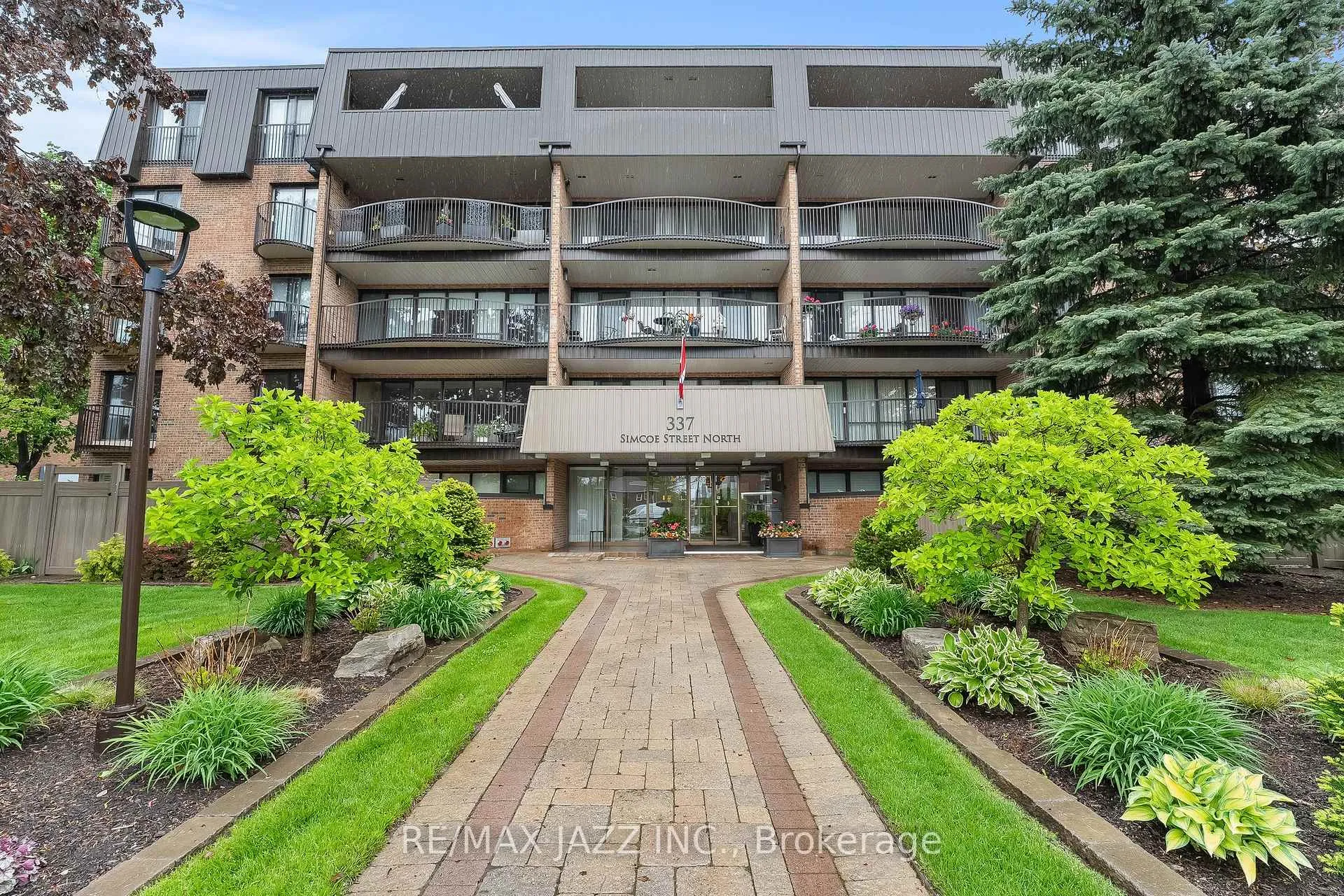 Front of Unit 403, 337 Simcoe Street N