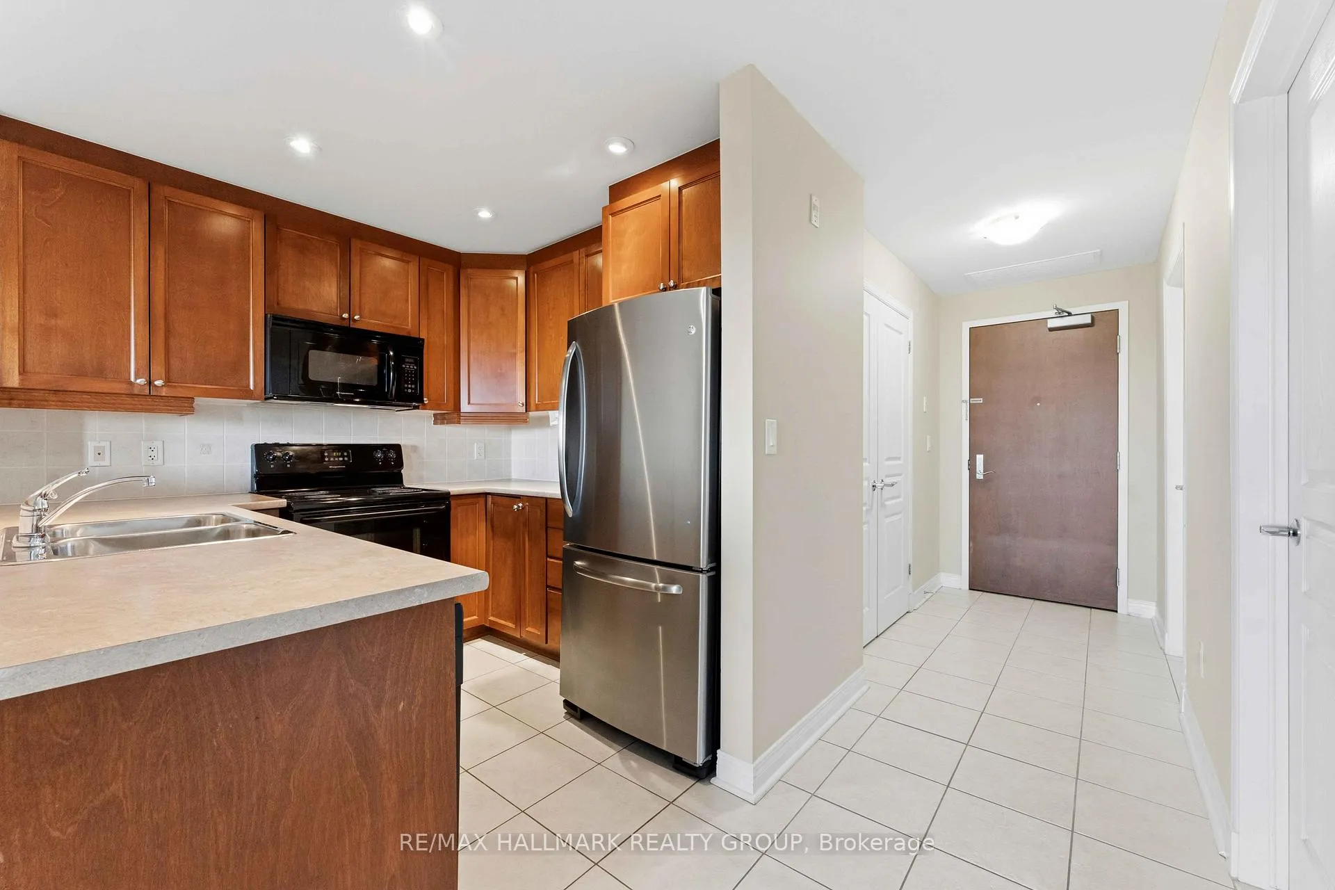 Photo 8 of Unit 320, 905 Beauparc Private, Ottawa, Cyrville — HOMEH