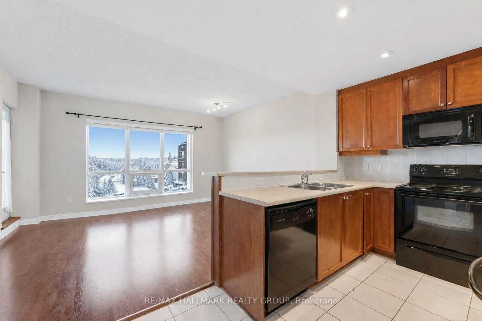 Photo 9 of Unit 320, 905 Beauparc Private, Ottawa, Cyrville — HOMEH