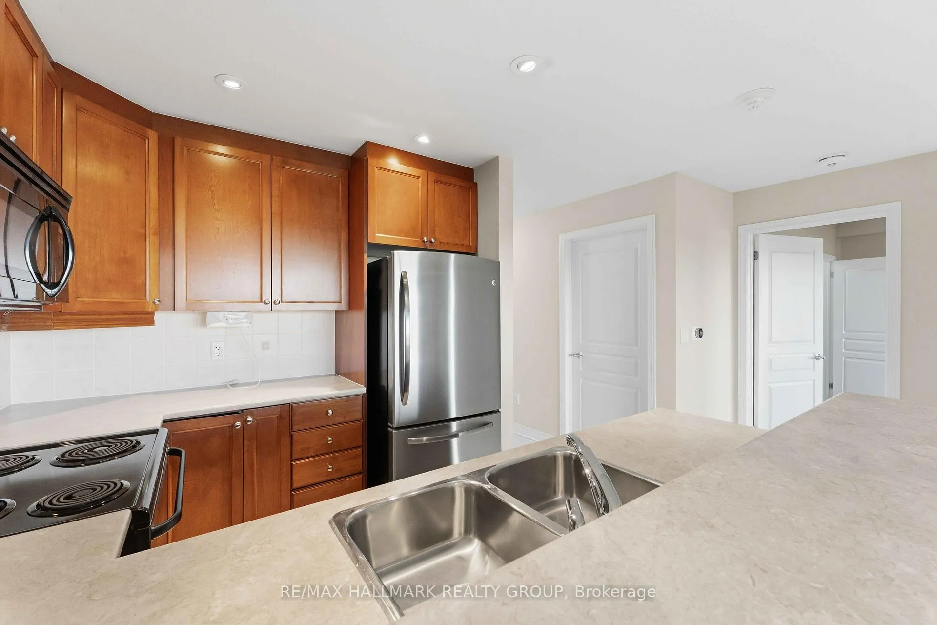 Photo 11 of Unit 320, 905 Beauparc Private, Ottawa, Cyrville — HOMEH