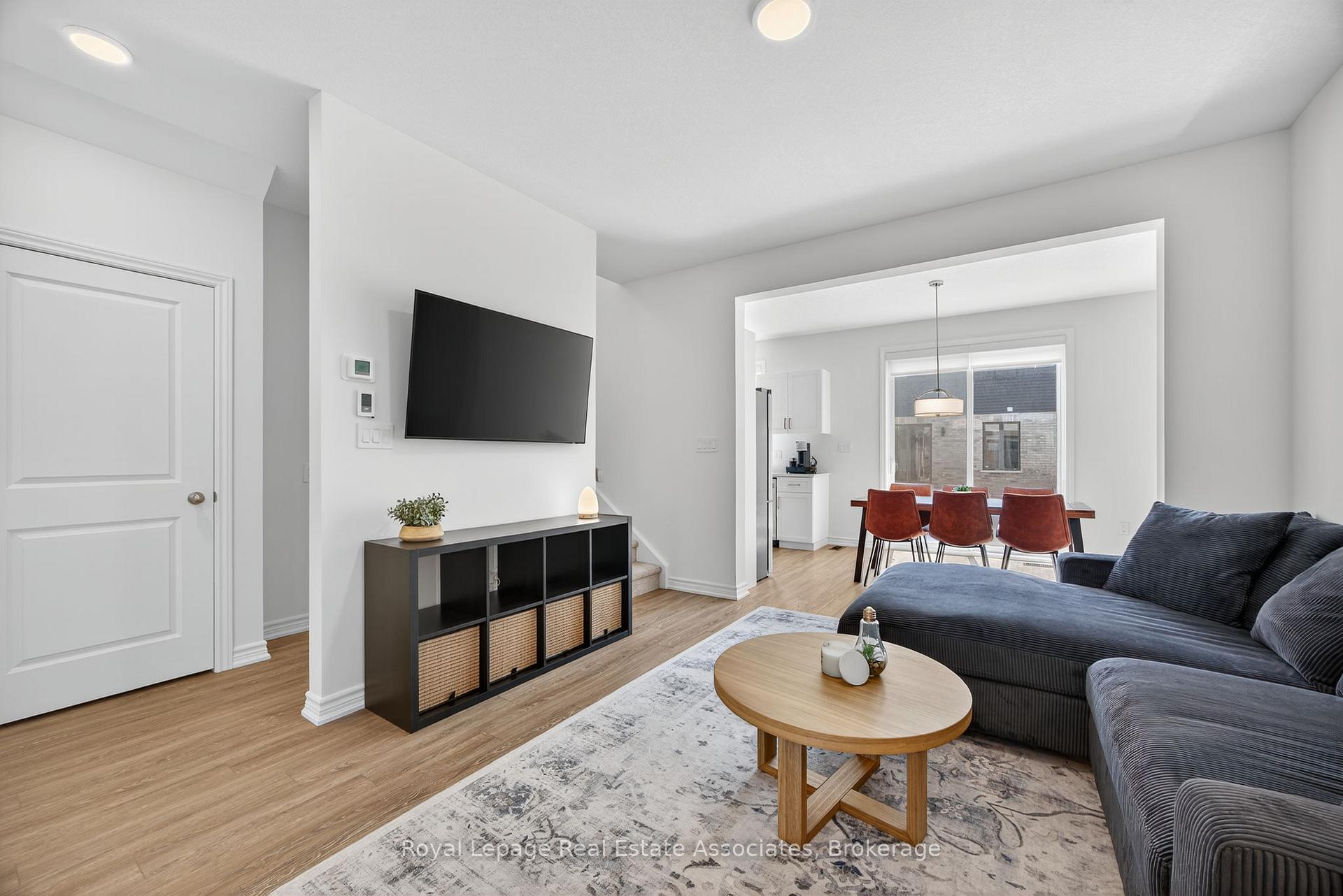 Photo 5 of 51 Swain Crescent, Collingwood — HOMEH