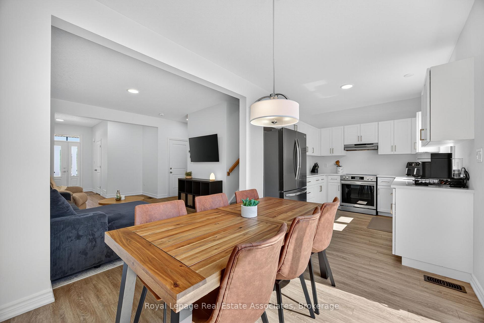 Photo 7 of 51 Swain Crescent, Collingwood — HOMEH