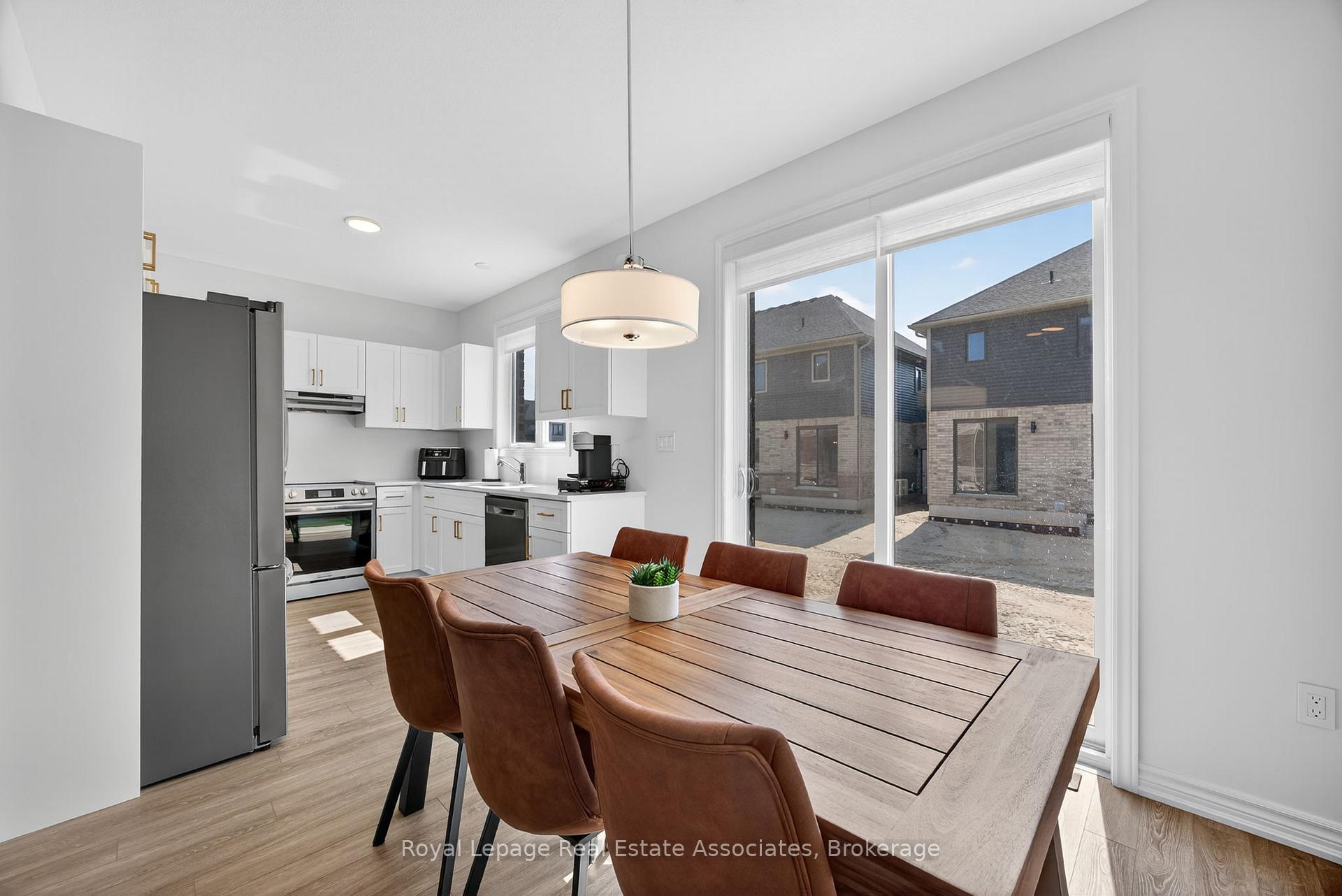 Photo 6 of 51 Swain Crescent, Collingwood — HOMEH