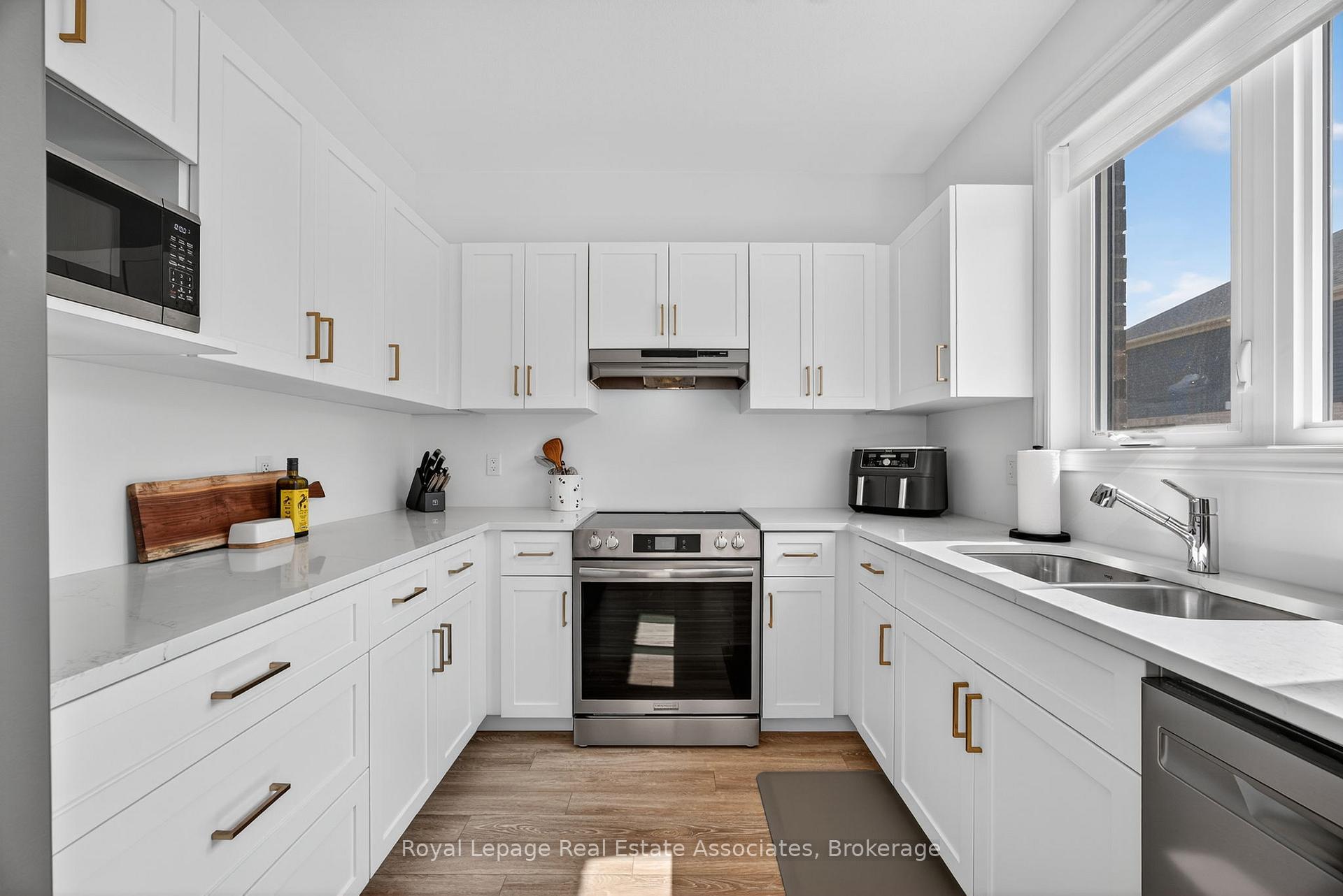 Photo 9 of 51 Swain Crescent, Collingwood — HOMEH