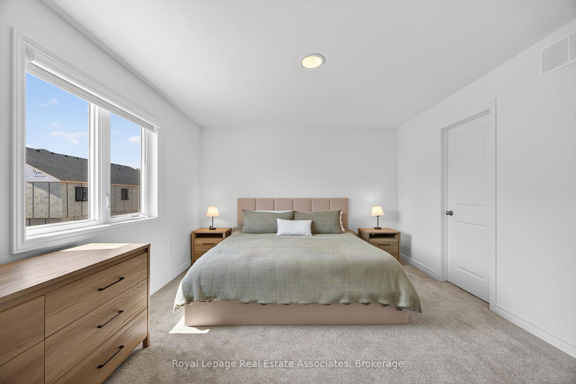 Photo 12 of 51 Swain Crescent, Collingwood — HOMEH