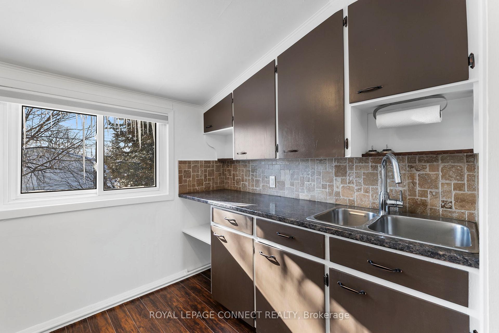 Photo 11 of Unit Upper Level, 27 Elgin Street, Ajax, Central — HOMEH
