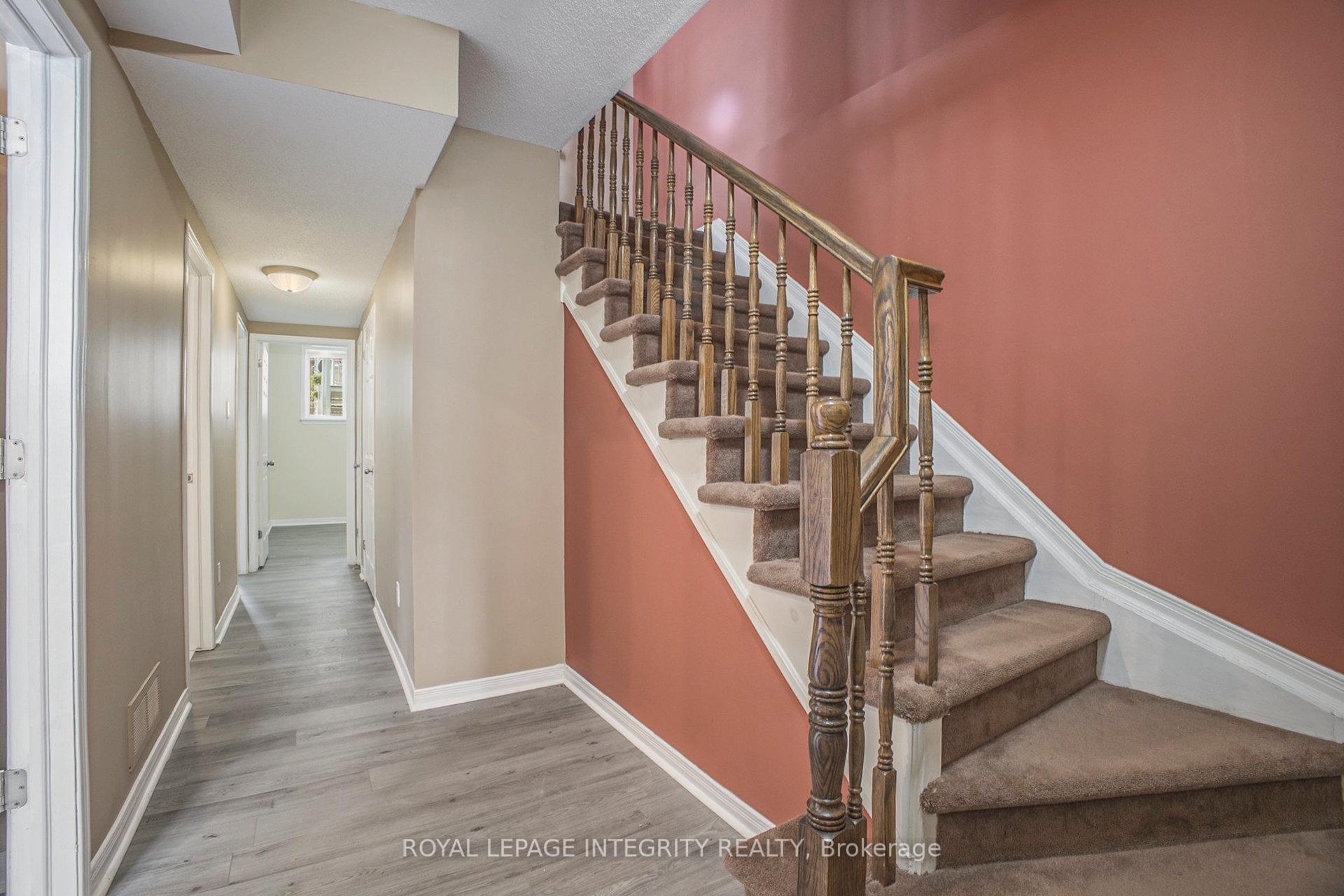 Photo 4 of 562 Reardon, Ottawa, Heron Gate/Industrial Park — HOMEH