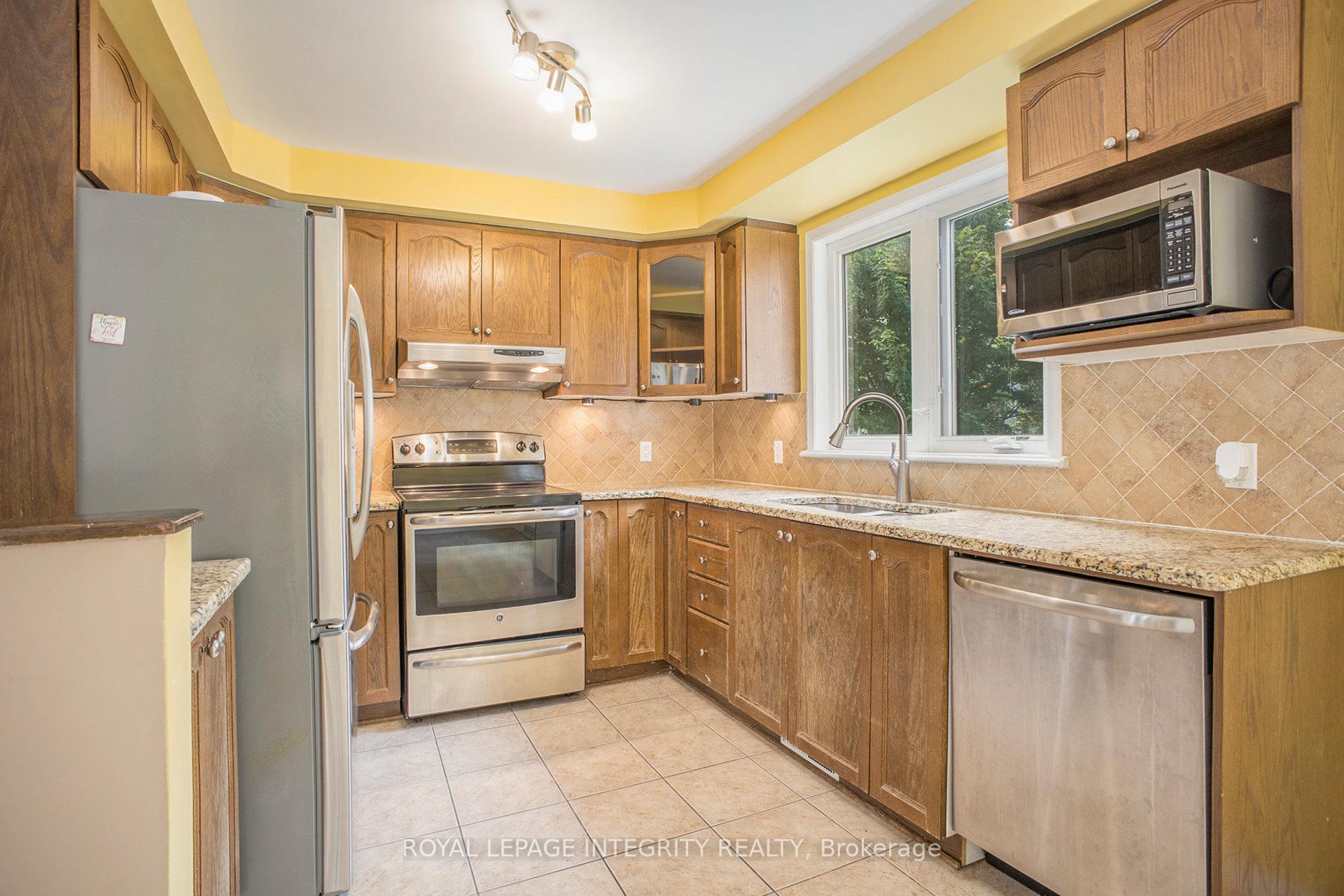 Photo 11 of 562 Reardon, Ottawa, Heron Gate/Industrial Park — HOMEH