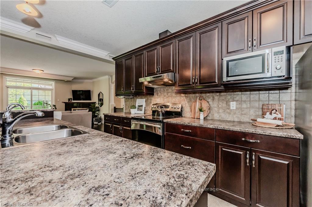 Photo 11 of Unit 18, 255 Summerfield Drive, Guelph, Pineridge/Westminster Woods — HOMEH